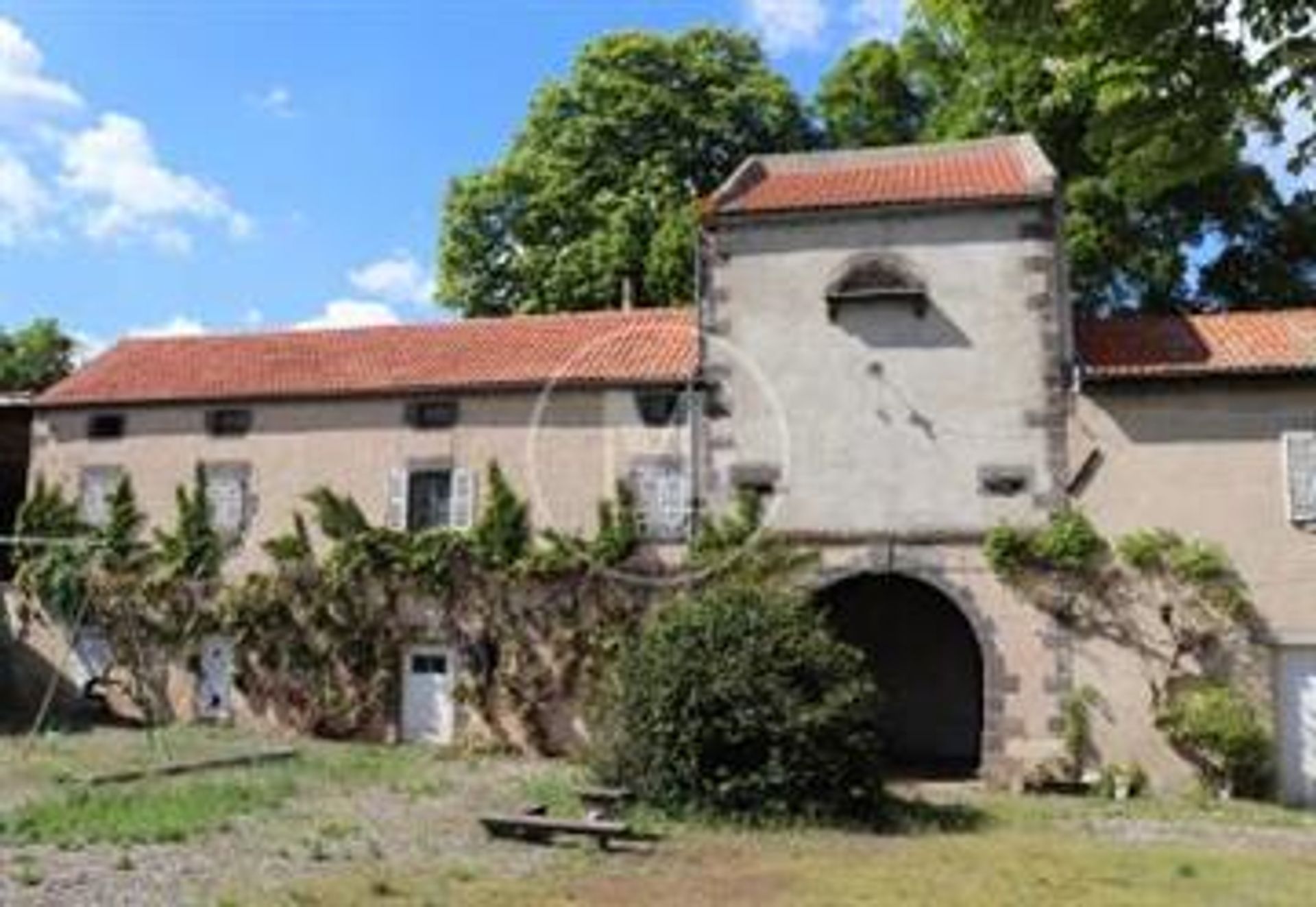 Rumah di Saint-Myon, Auvergne-Rhone-Alpes 10108005