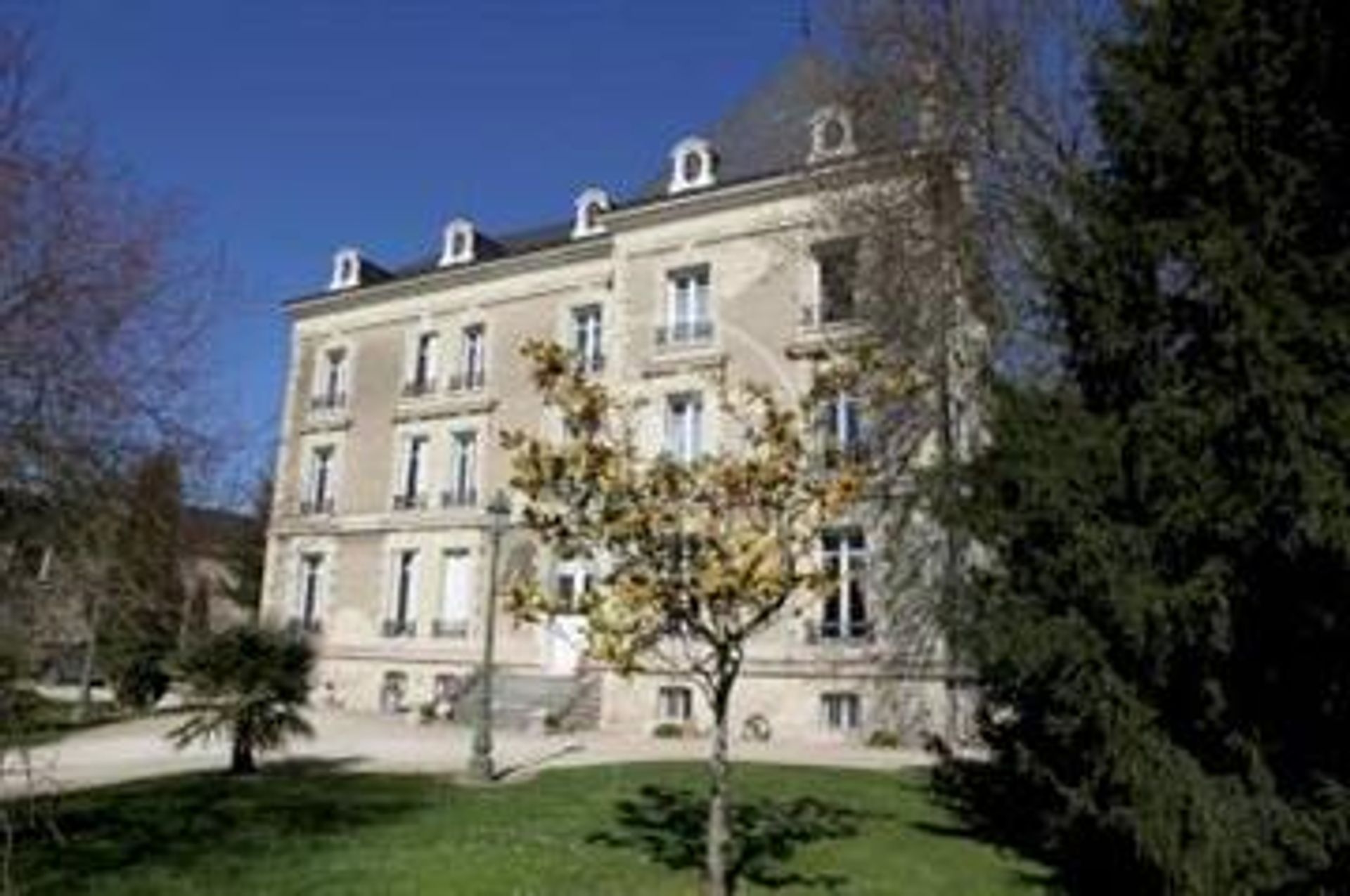 Huis in Chinon, Centre-Val de Loire 10108016