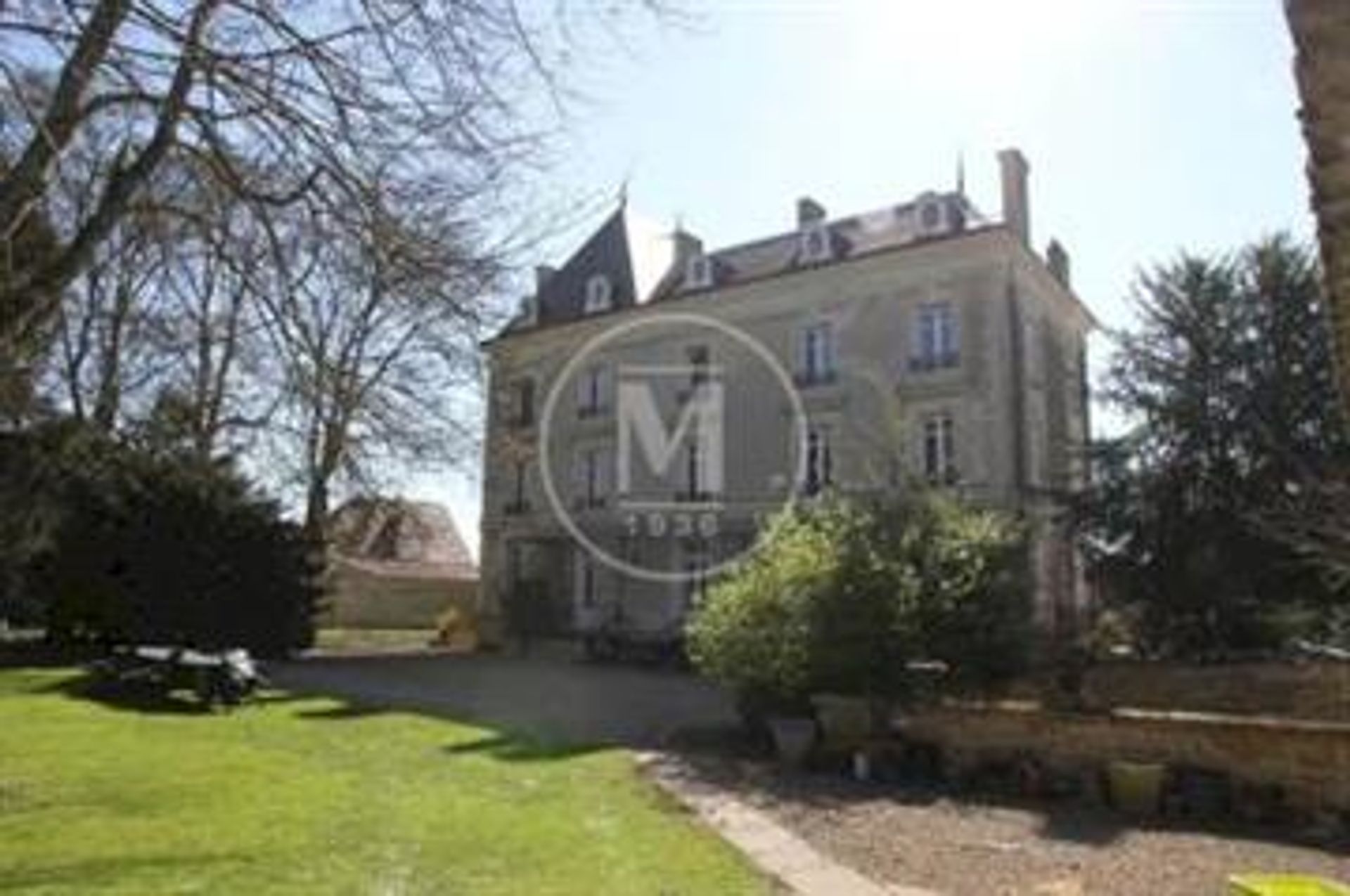 House in Chinon, Centre-Val de Loire 10108016