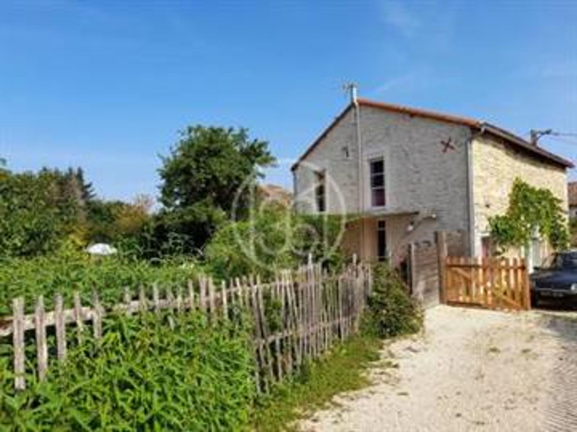 House in Civray, Nouvelle-Aquitaine 10108089