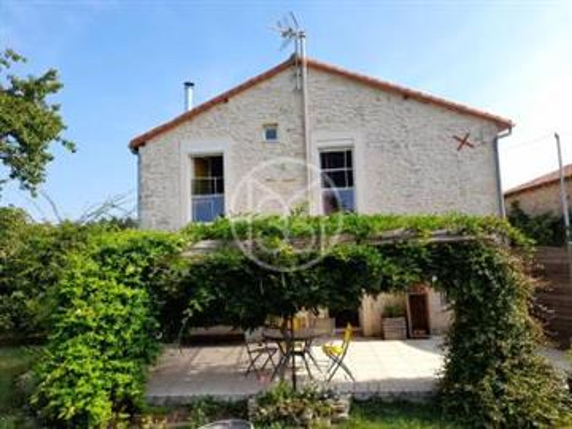 House in Civray, Nouvelle-Aquitaine 10108089