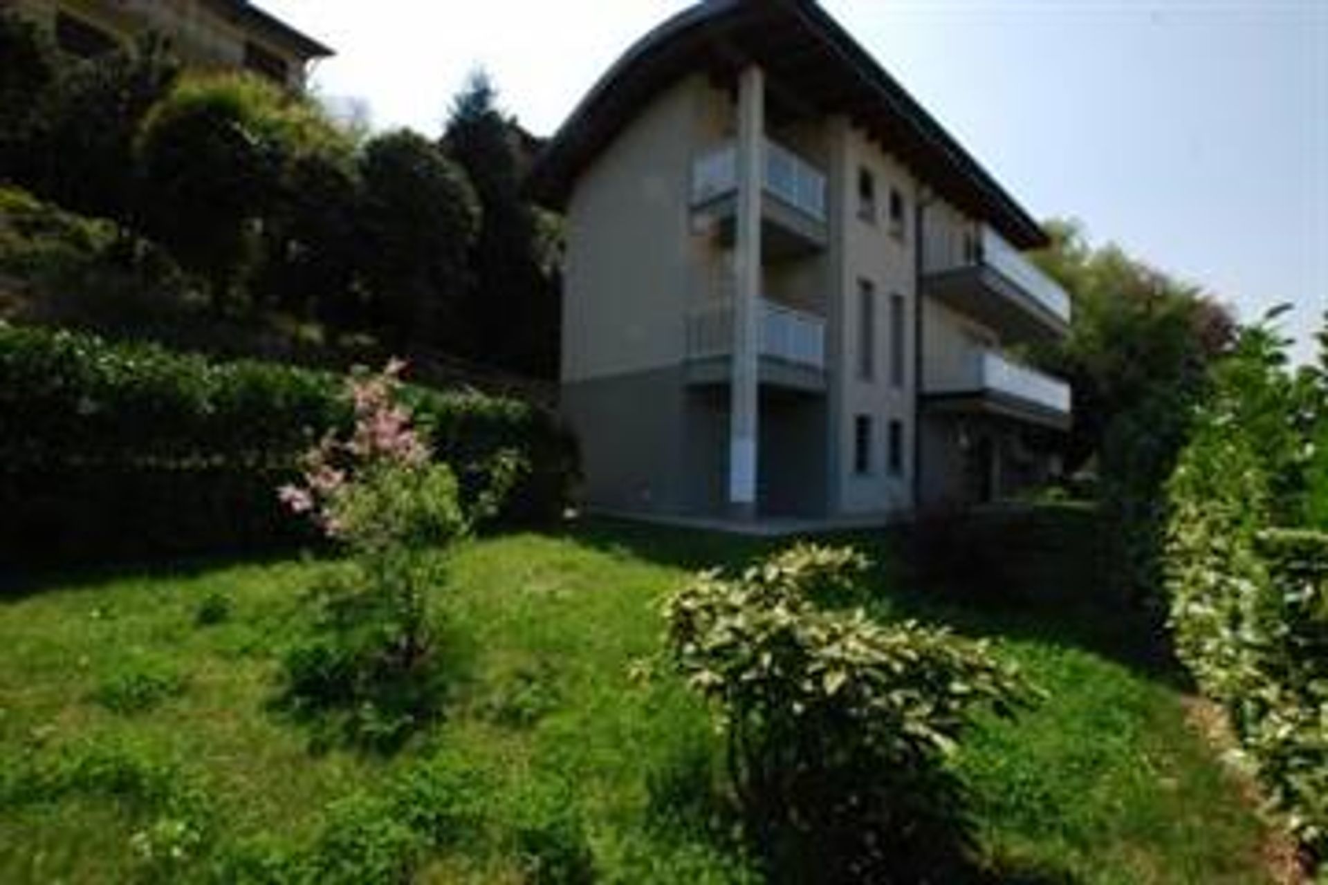 Condominium dans Leggiuno, Lombardy 10109952