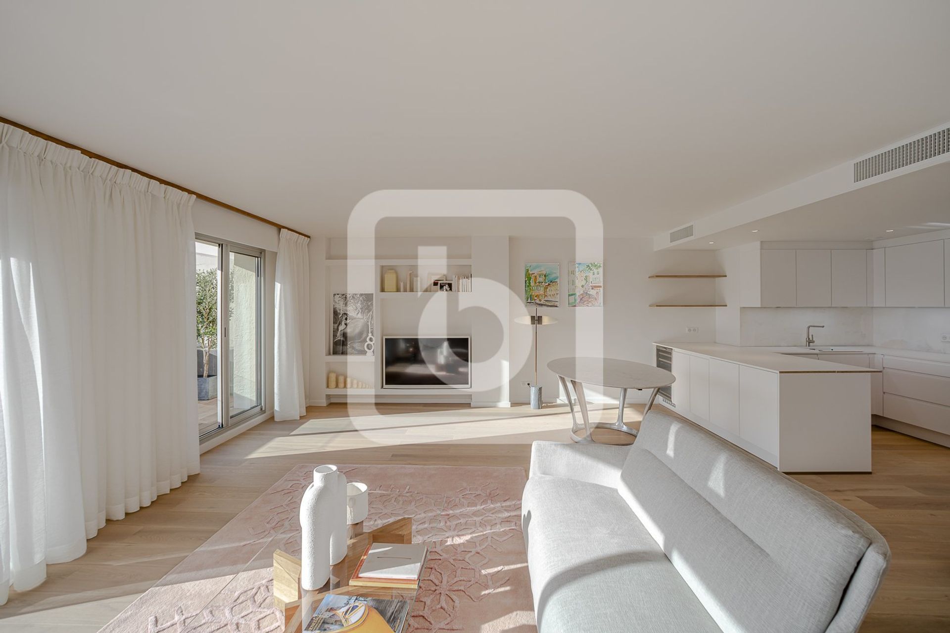 Condominium in Le Cannet, Provence-Alpes-Côte d'Azur 10112670