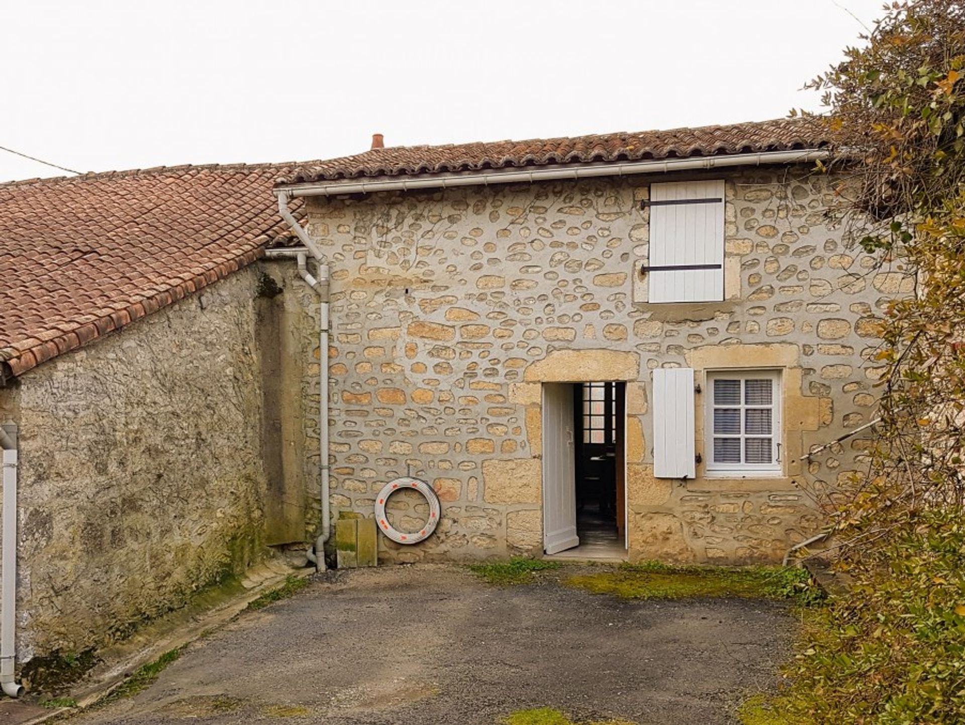 Casa nel Beaulieu-sur-Sonnette, Nouvelle-Aquitaine 10113344