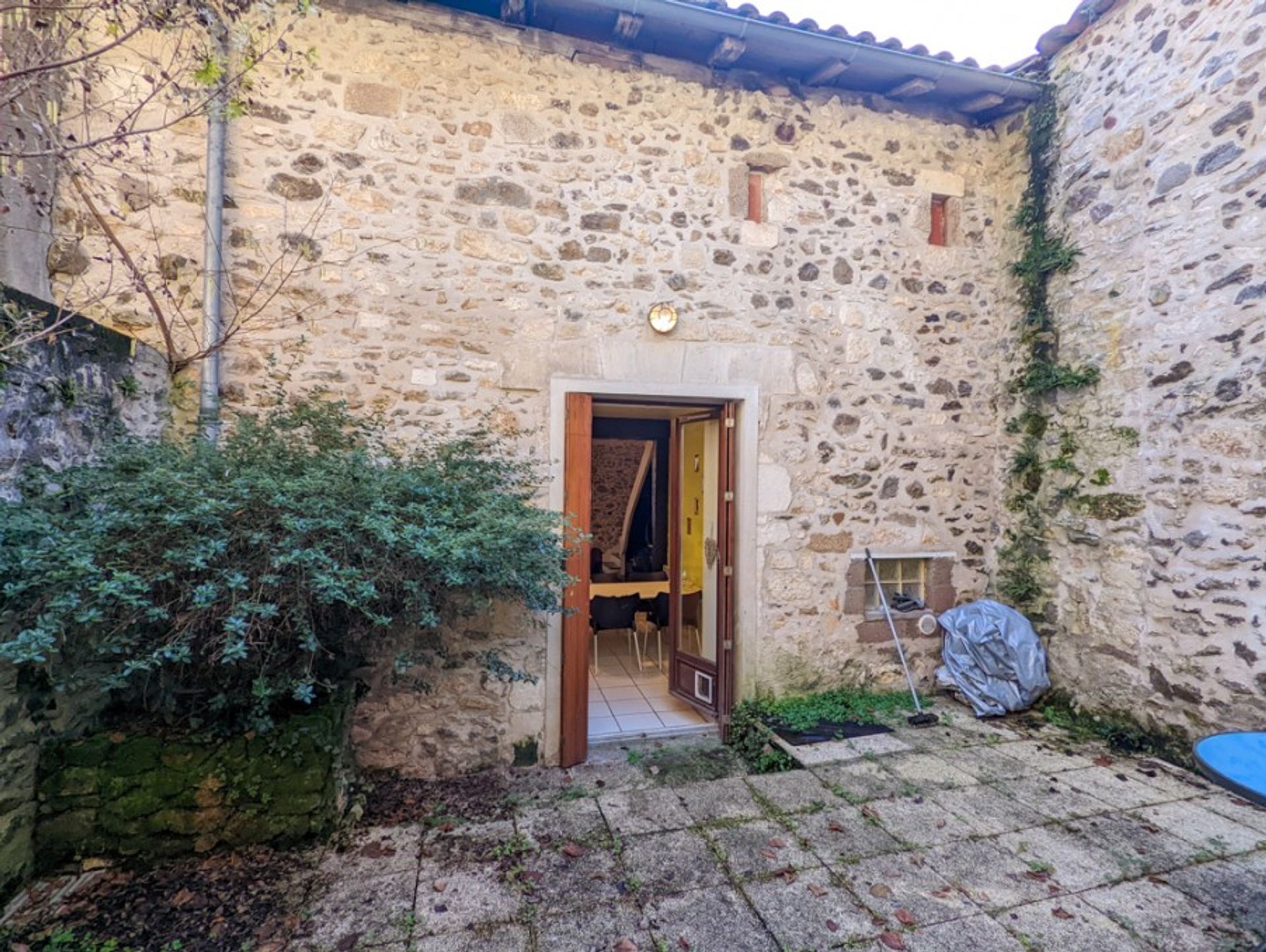 Hus i Nontron, Nouvelle-Aquitaine 10113367