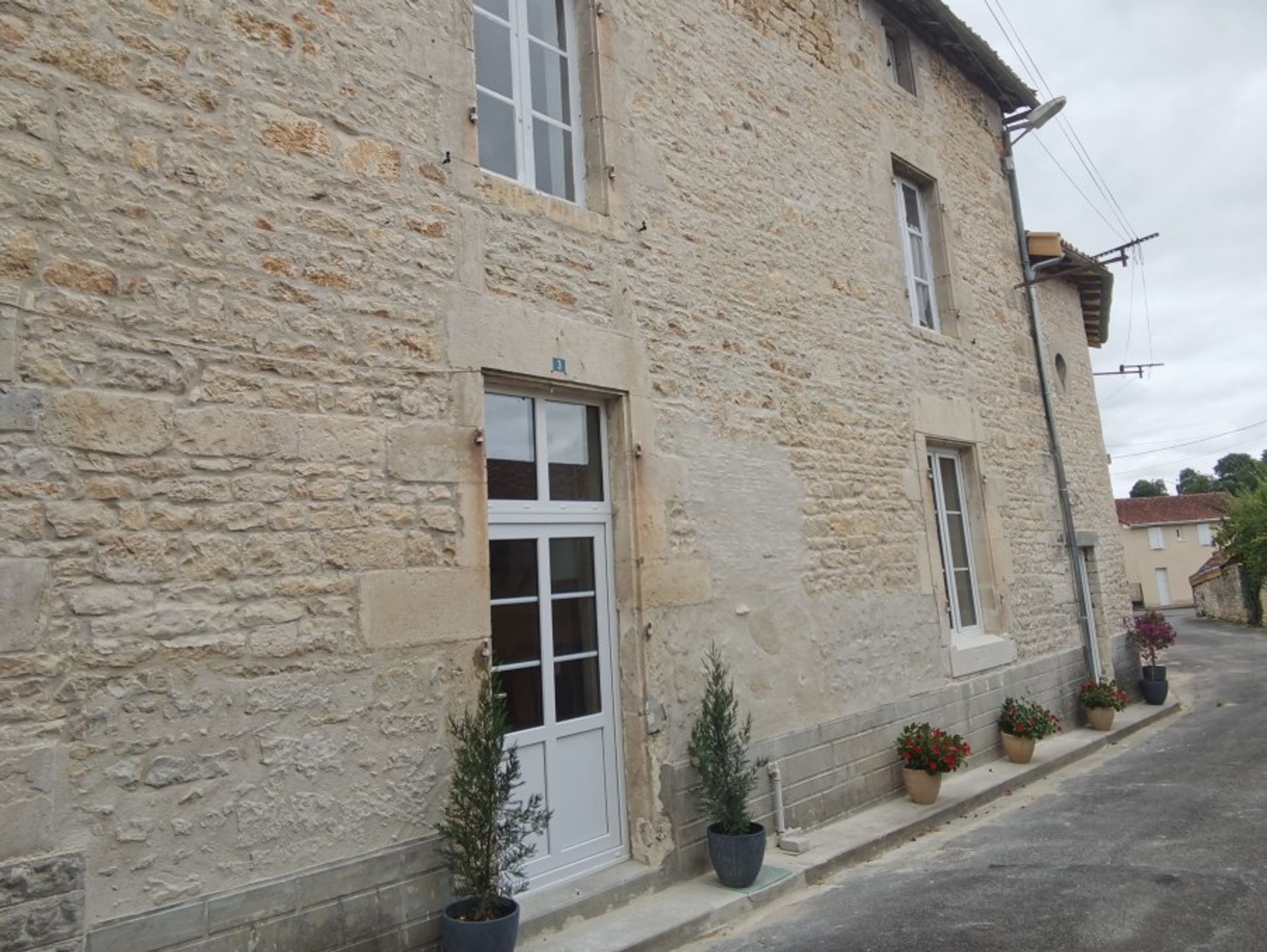 Hus i Champagne-Mouton, Nouvelle-Aquitaine 10113405