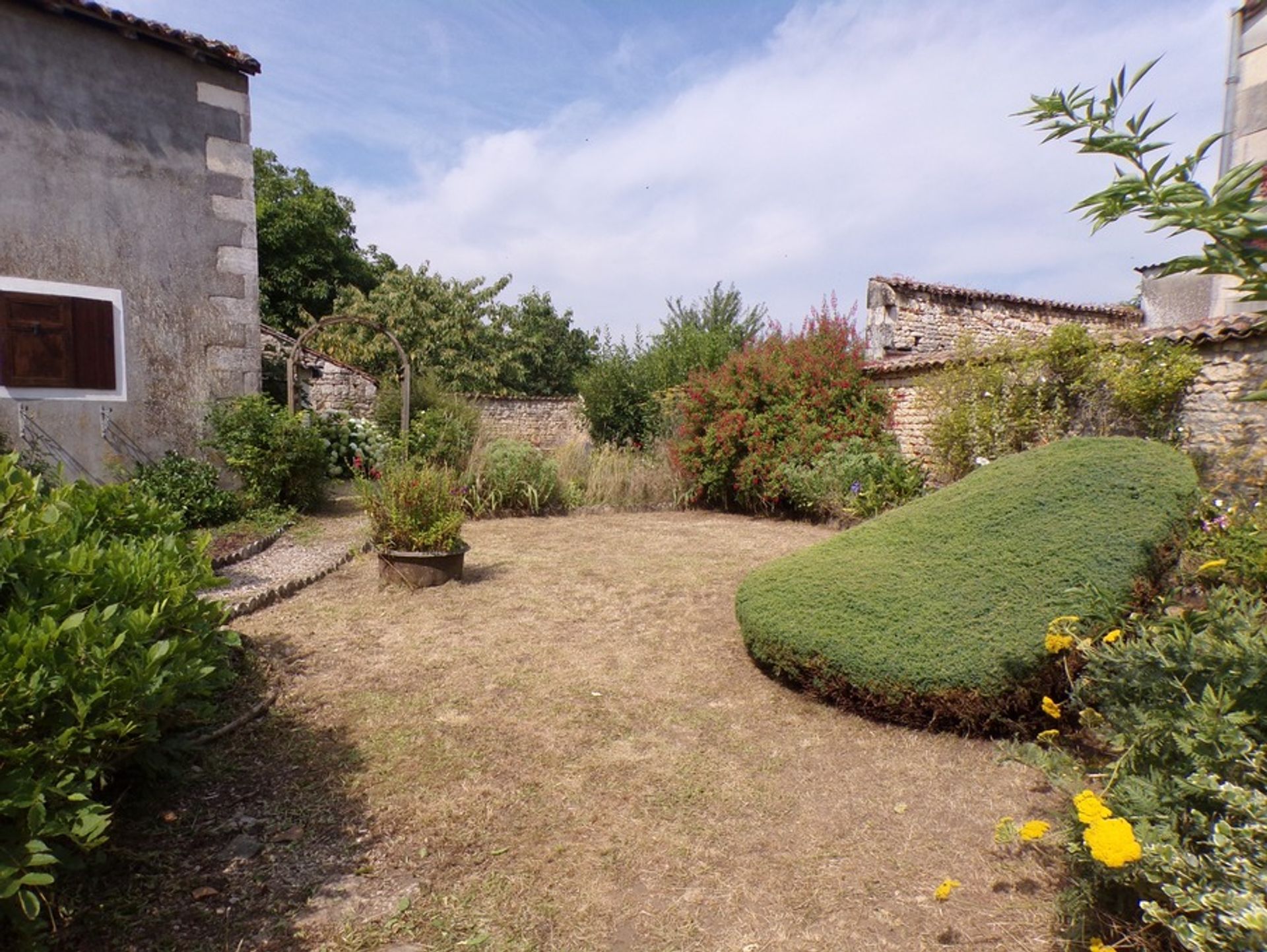 loger dans Sauzé-Vaussais, Nouvelle-Aquitaine 10113409