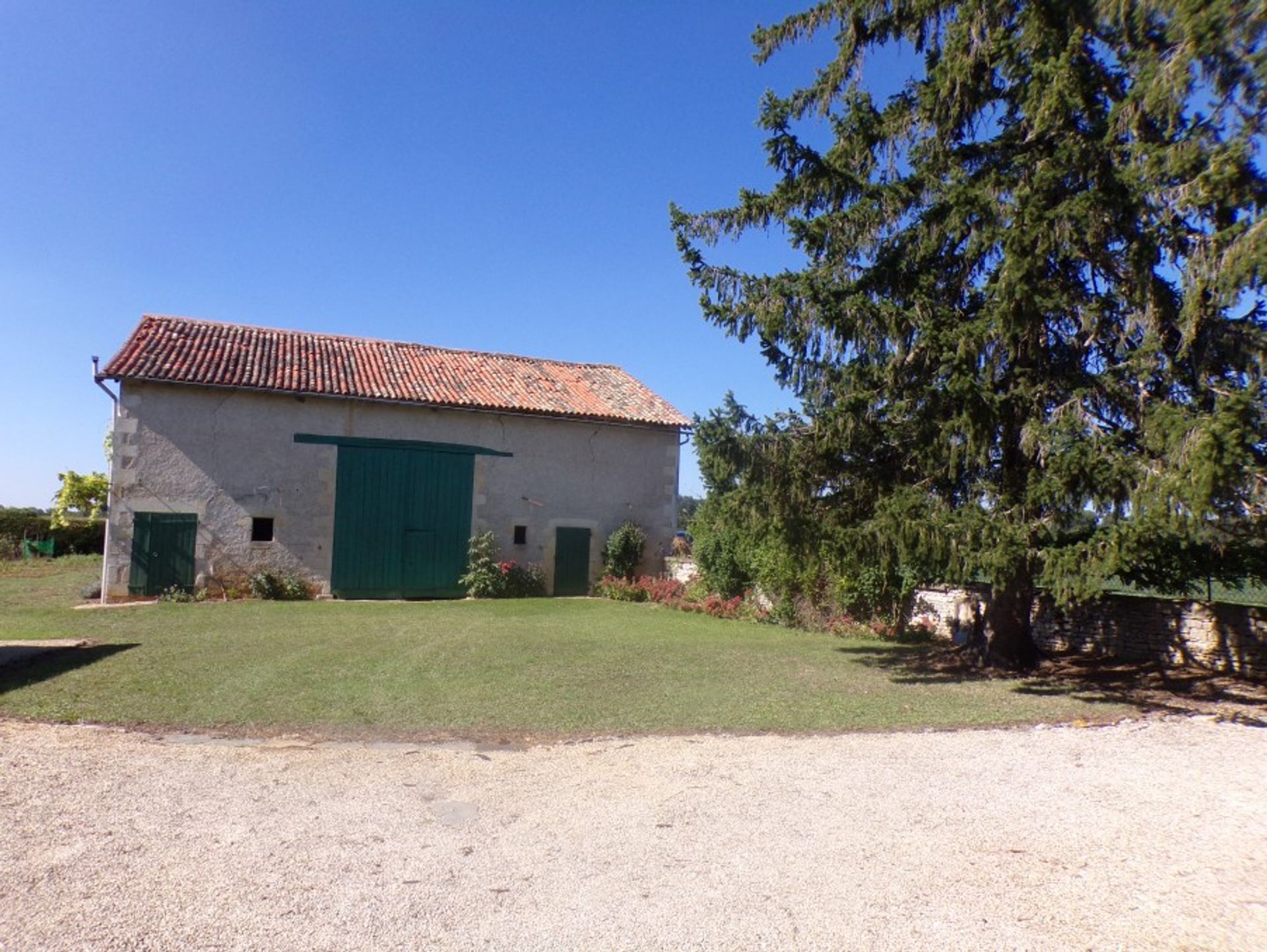 Dom w Champagne-le-Sec, Nouvelle-Aquitaine 10113416