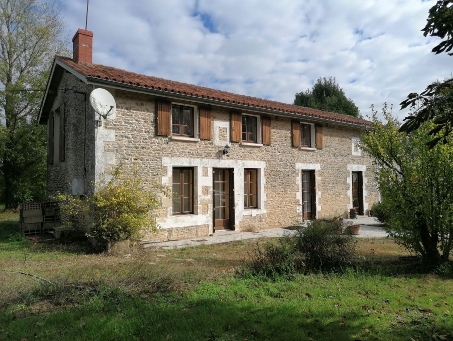 Hus i Chasseneuil-sur-Bonnieure, Nouvelle-Aquitaine 10113424