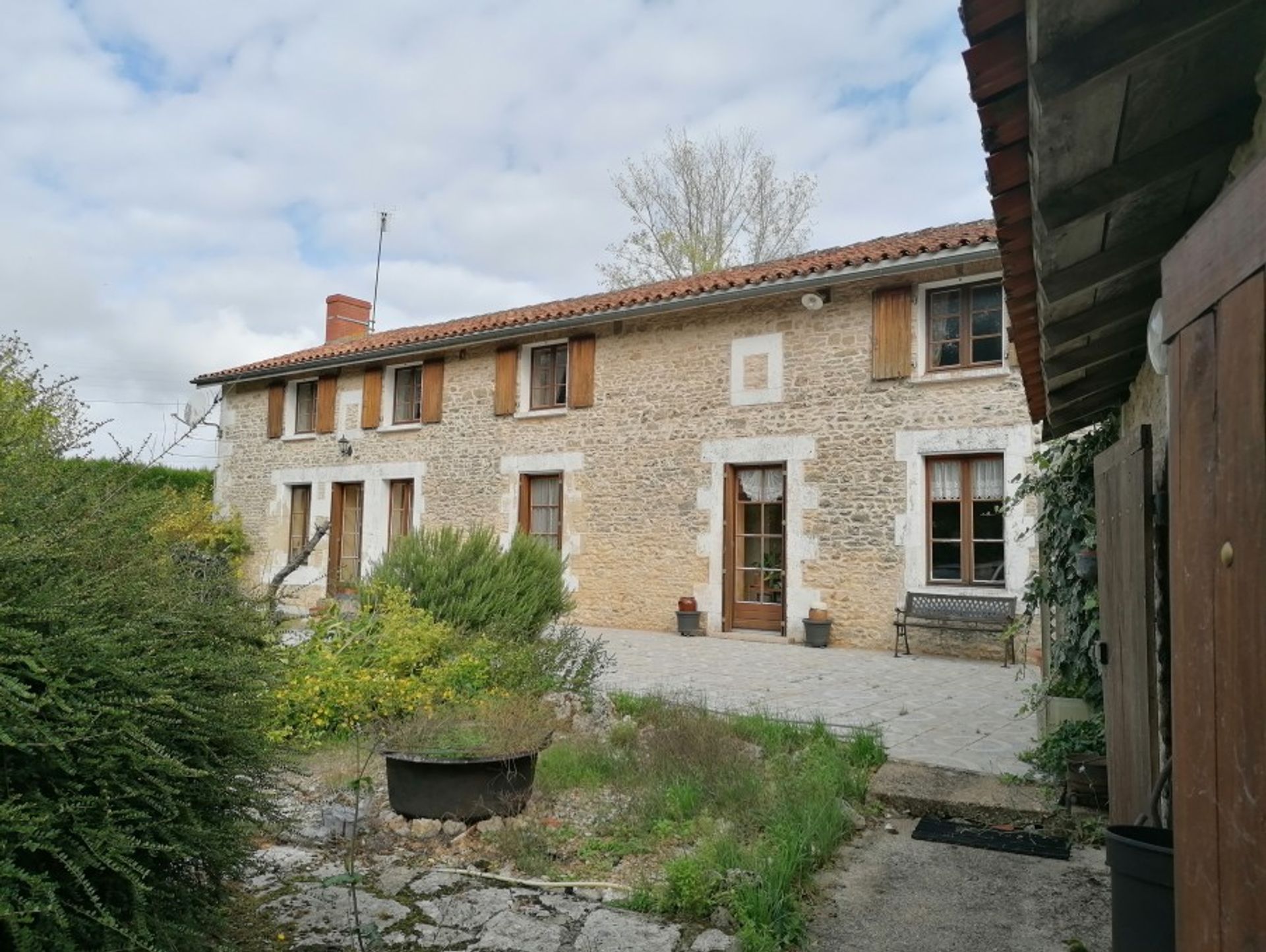 Hus i Chasseneuil-sur-Bonnieure, Nouvelle-Aquitaine 10113424