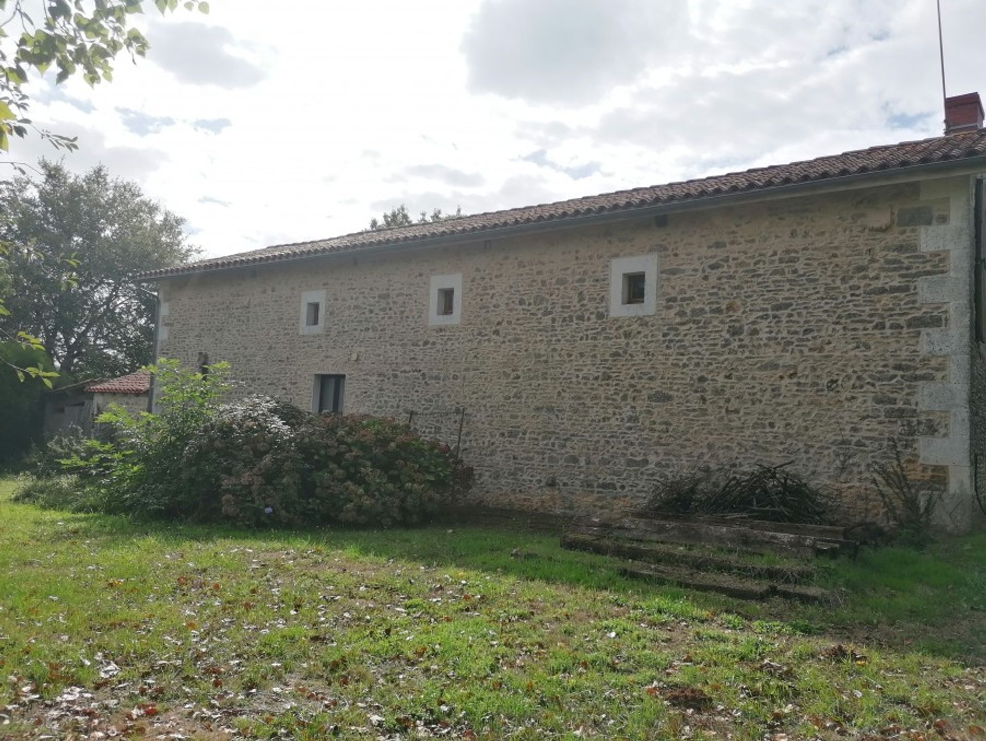 Hus i Chasseneuil-sur-Bonnieure, Nouvelle-Aquitaine 10113424