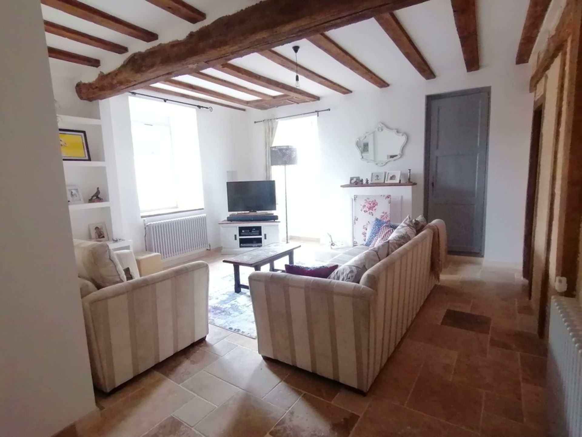 casa en Chasseneuil-sur-Bonnieure, Nouvelle-Aquitaine 10113443