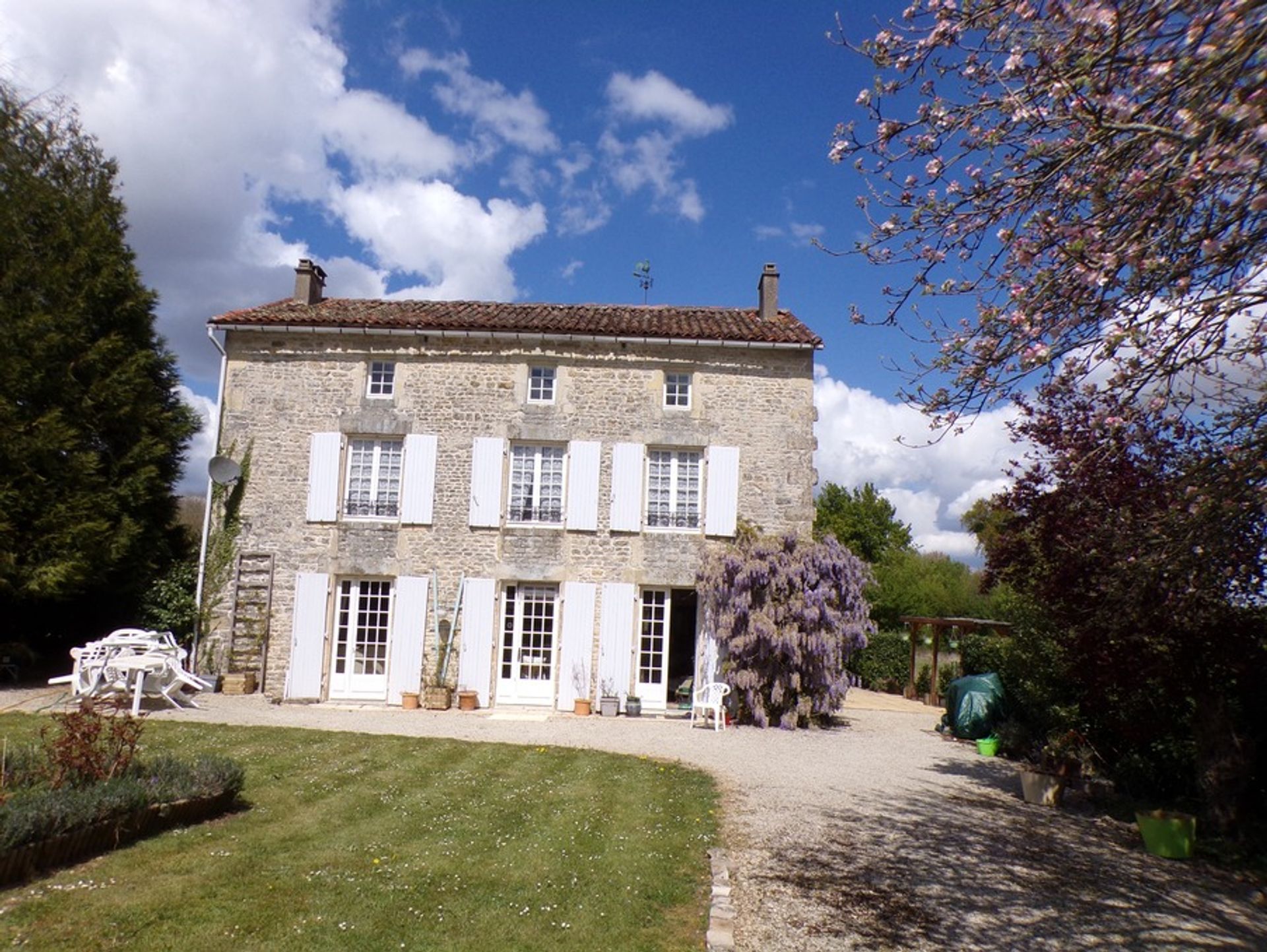 بيت في La Foret-de-Tesse, Nouvelle-Aquitaine 10113472