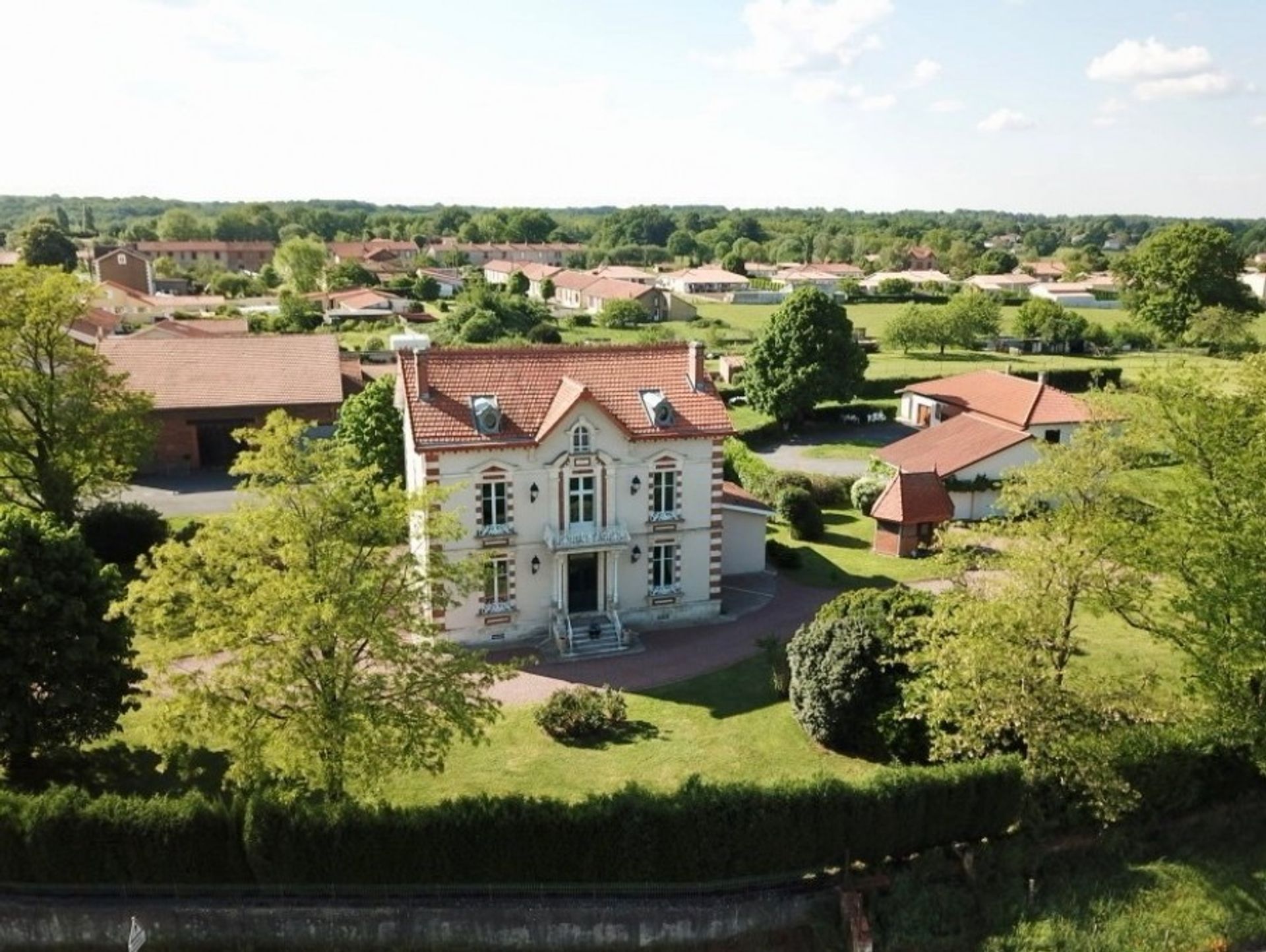 Rumah di Roumazieres, Nouvelle-Aquitaine 10113475