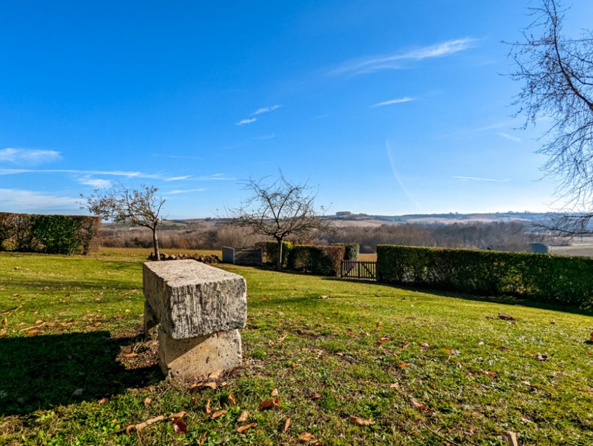 жилой дом в Salles-Lavalette, Nouvelle-Aquitaine 10113485