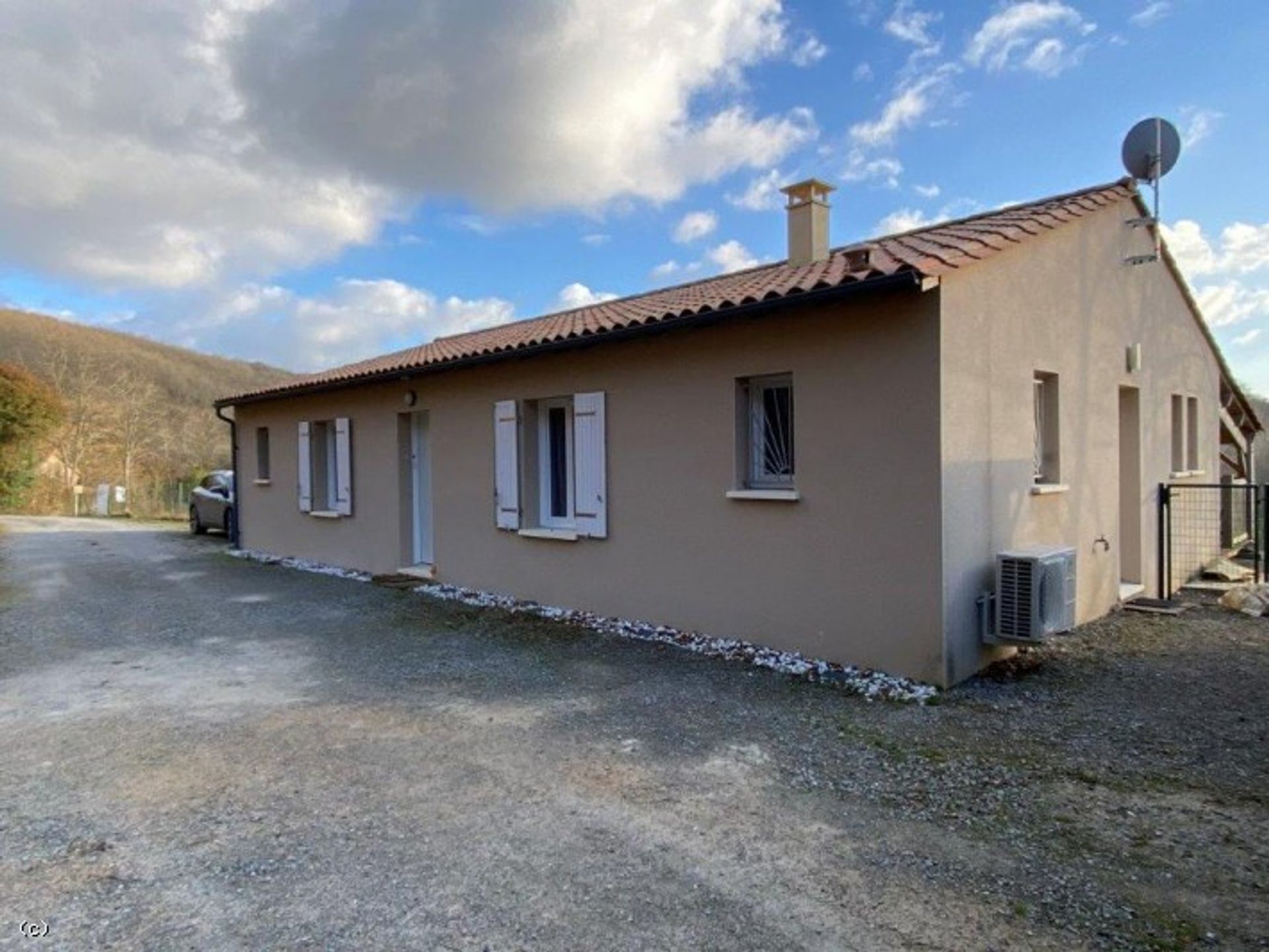 Huis in Nanteuil-en-Vallée, Nouvelle-Aquitaine 10113498