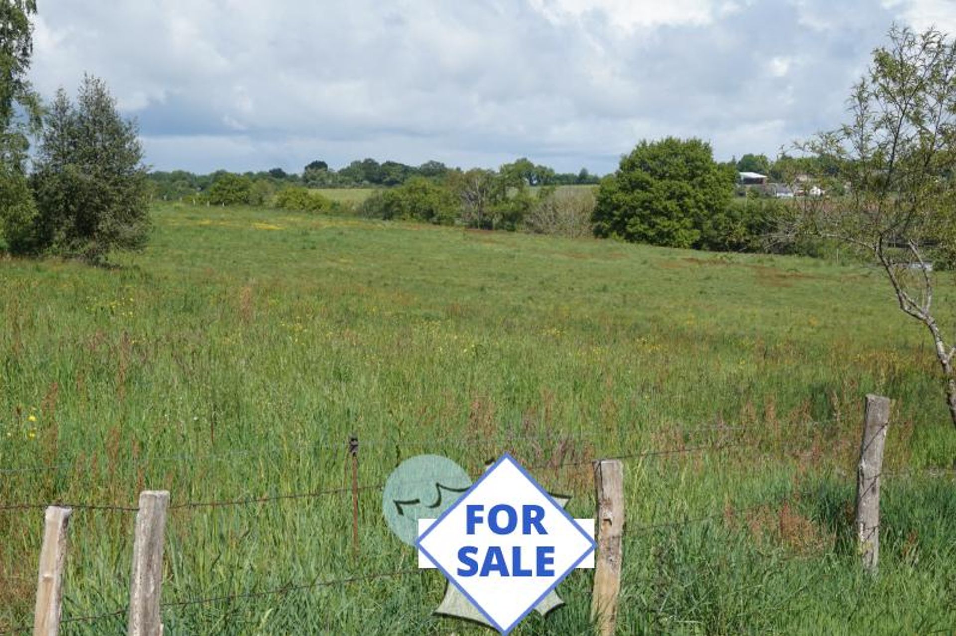 صناعي في Saint-Loup-du-Gast, Pays de la Loire 10113517