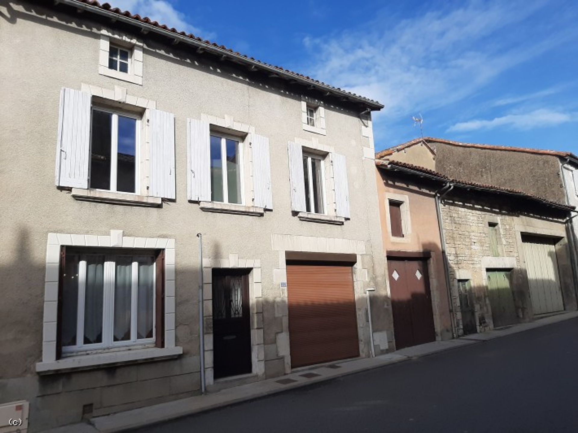 casa en Charroux, Nouvelle-Aquitaine 10113694