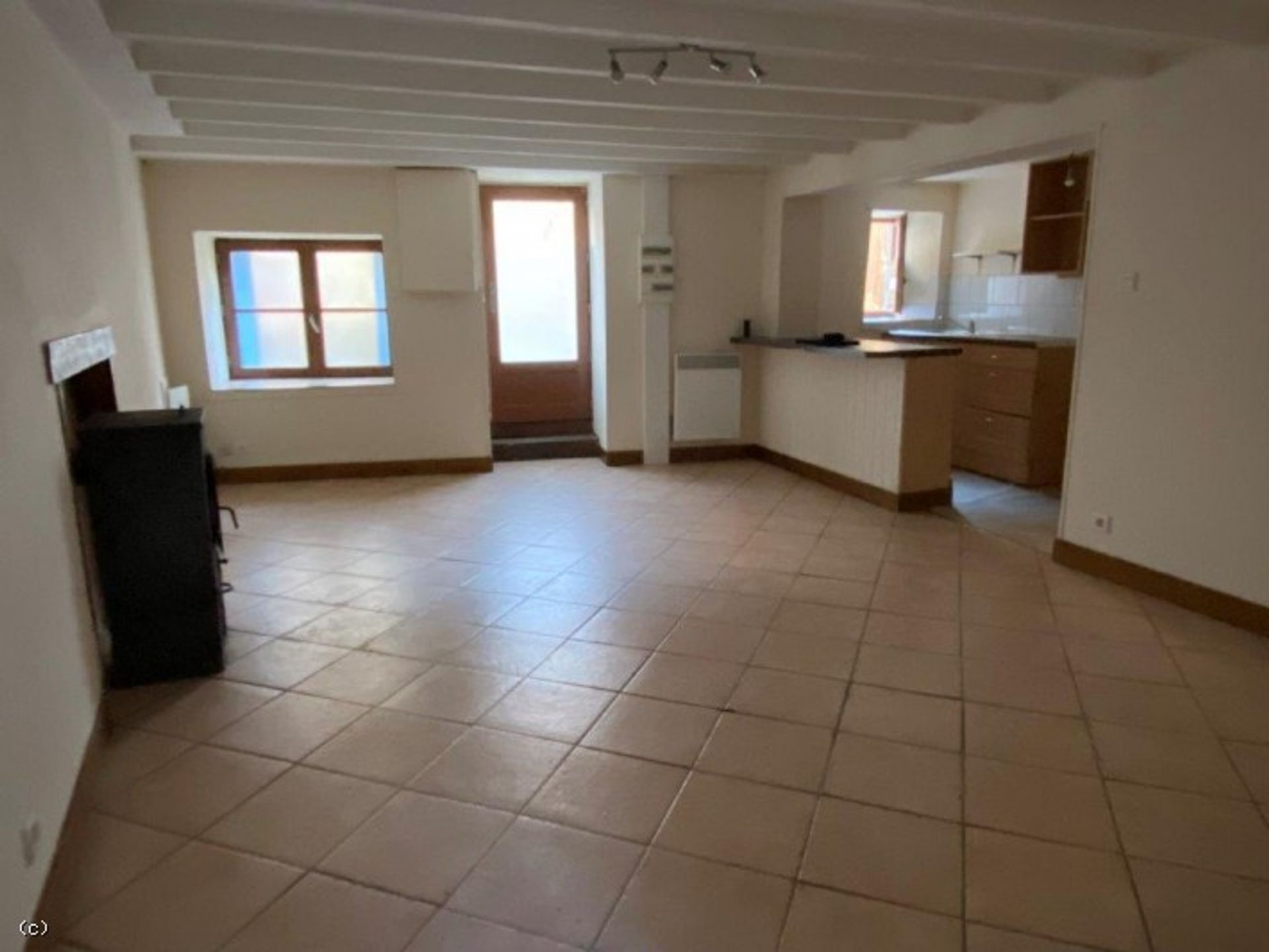 Hus i Charroux, Nouvelle-Aquitaine 10113697