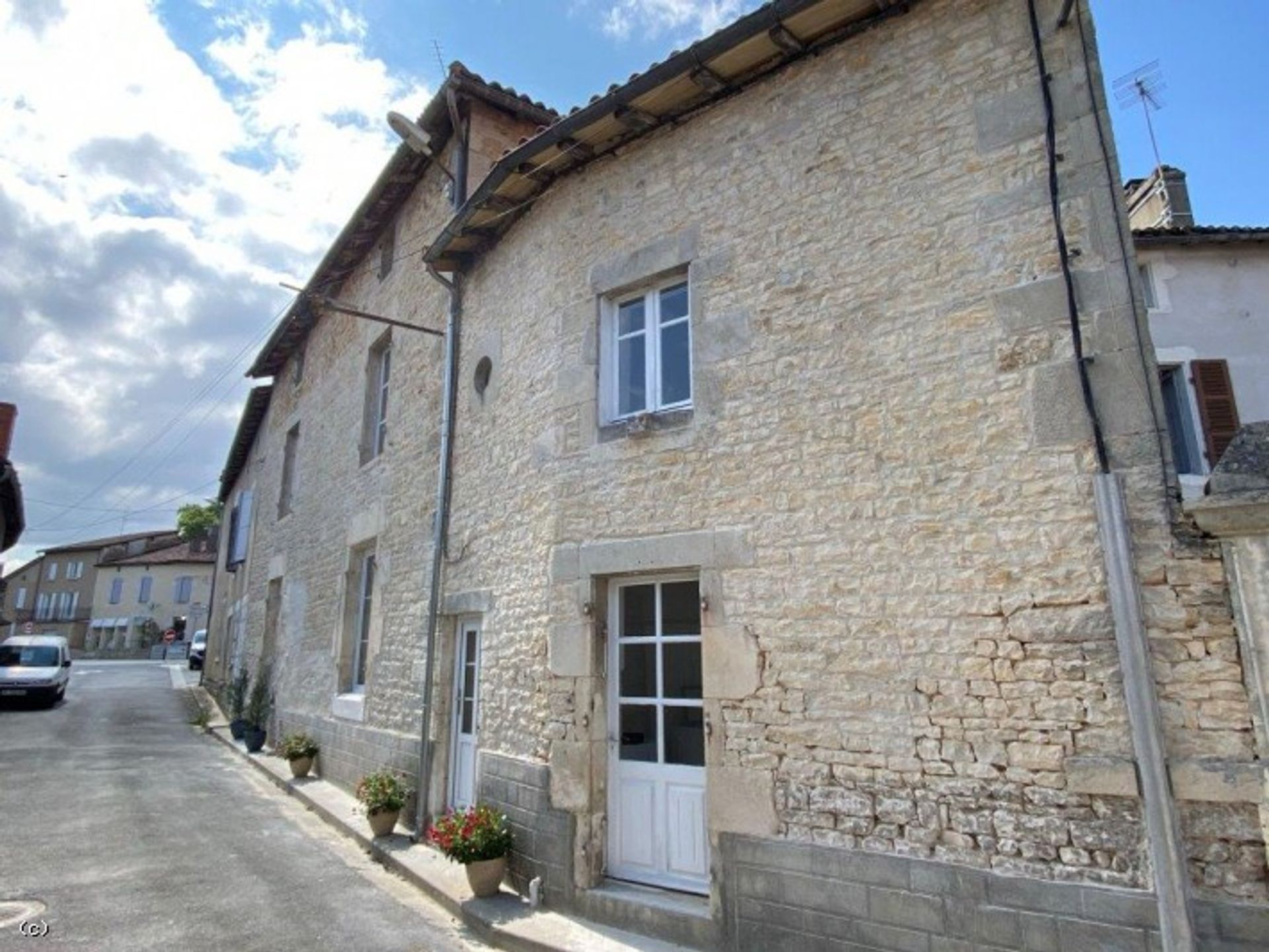 Hus i Champagne-Mouton, Nouvelle-Aquitaine 10113899