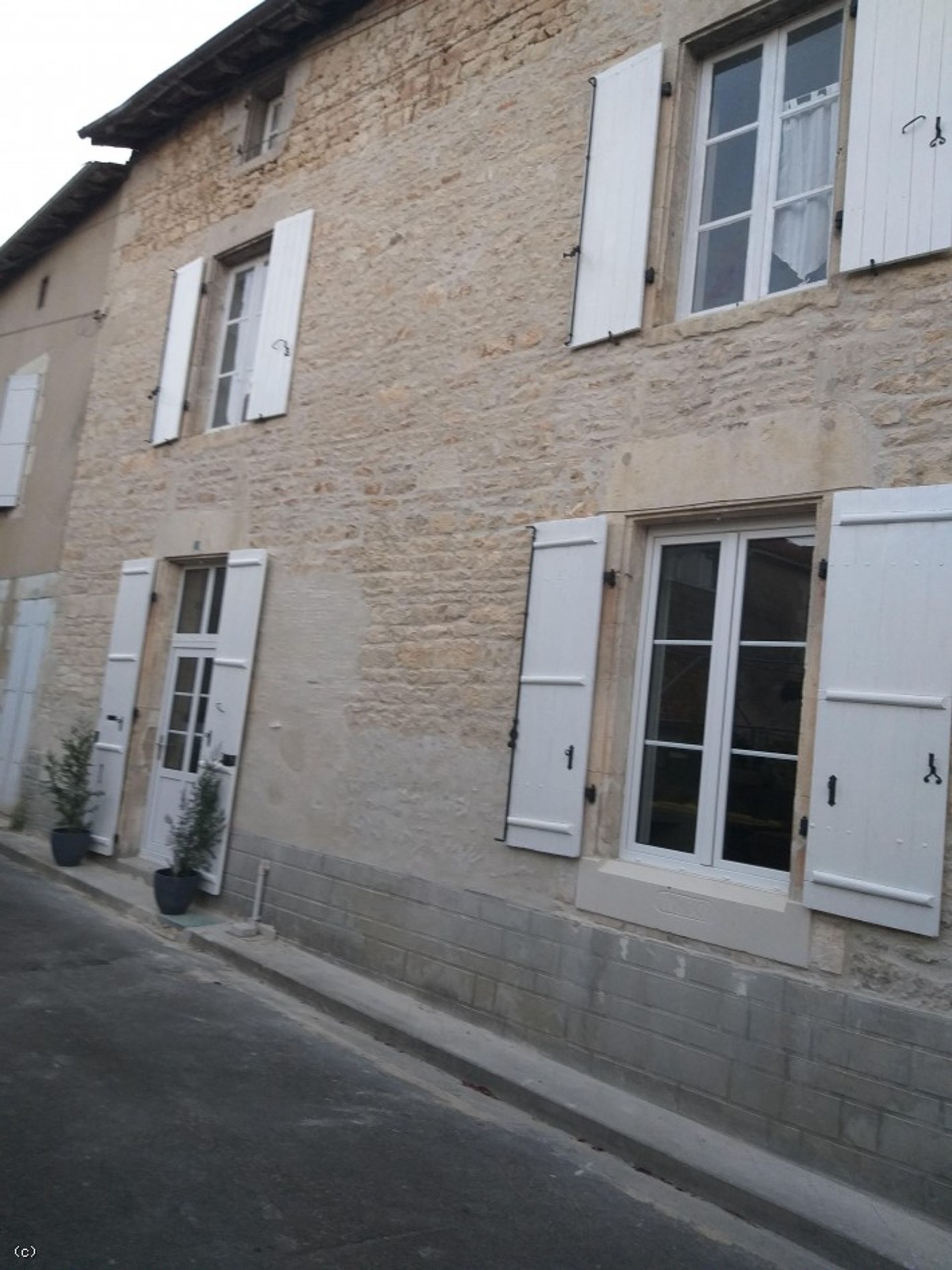 Hus i Champagne-Mouton, Nouvelle-Aquitaine 10113899