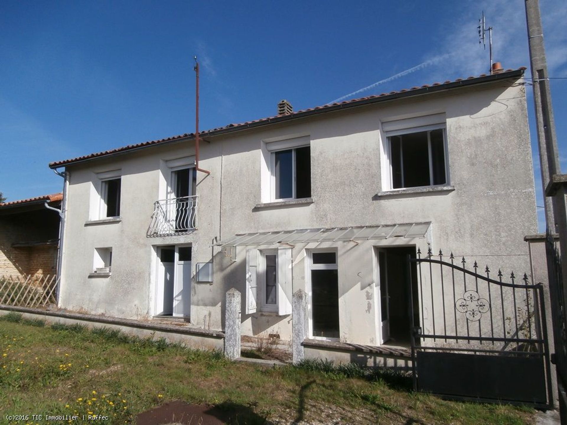 Huis in Ruffec, Nouvelle-Aquitanië 10113912