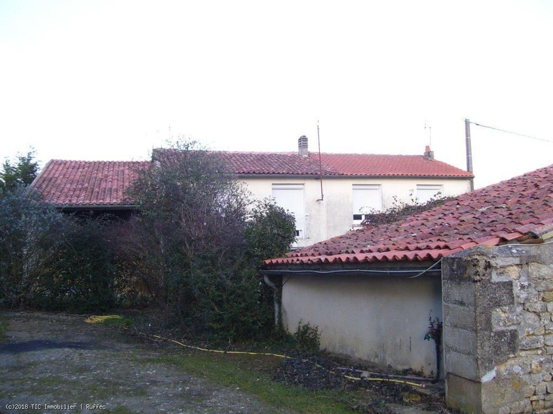 rumah dalam Ruffec, Nouvelle-Aquitaine 10113912