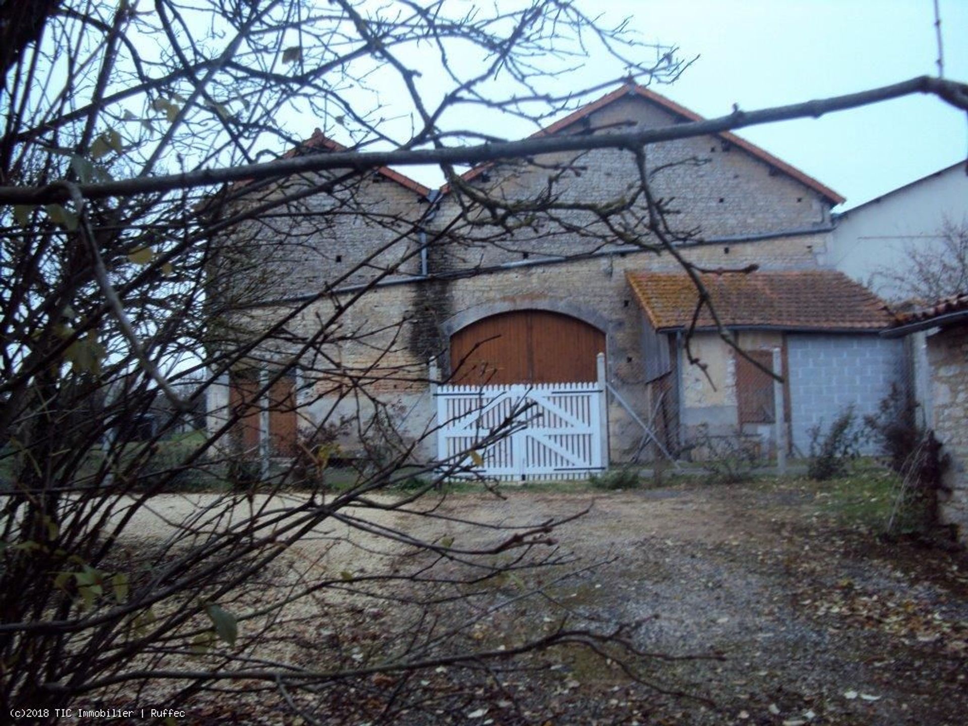 Huis in Ruffec, Nouvelle-Aquitanië 10113912