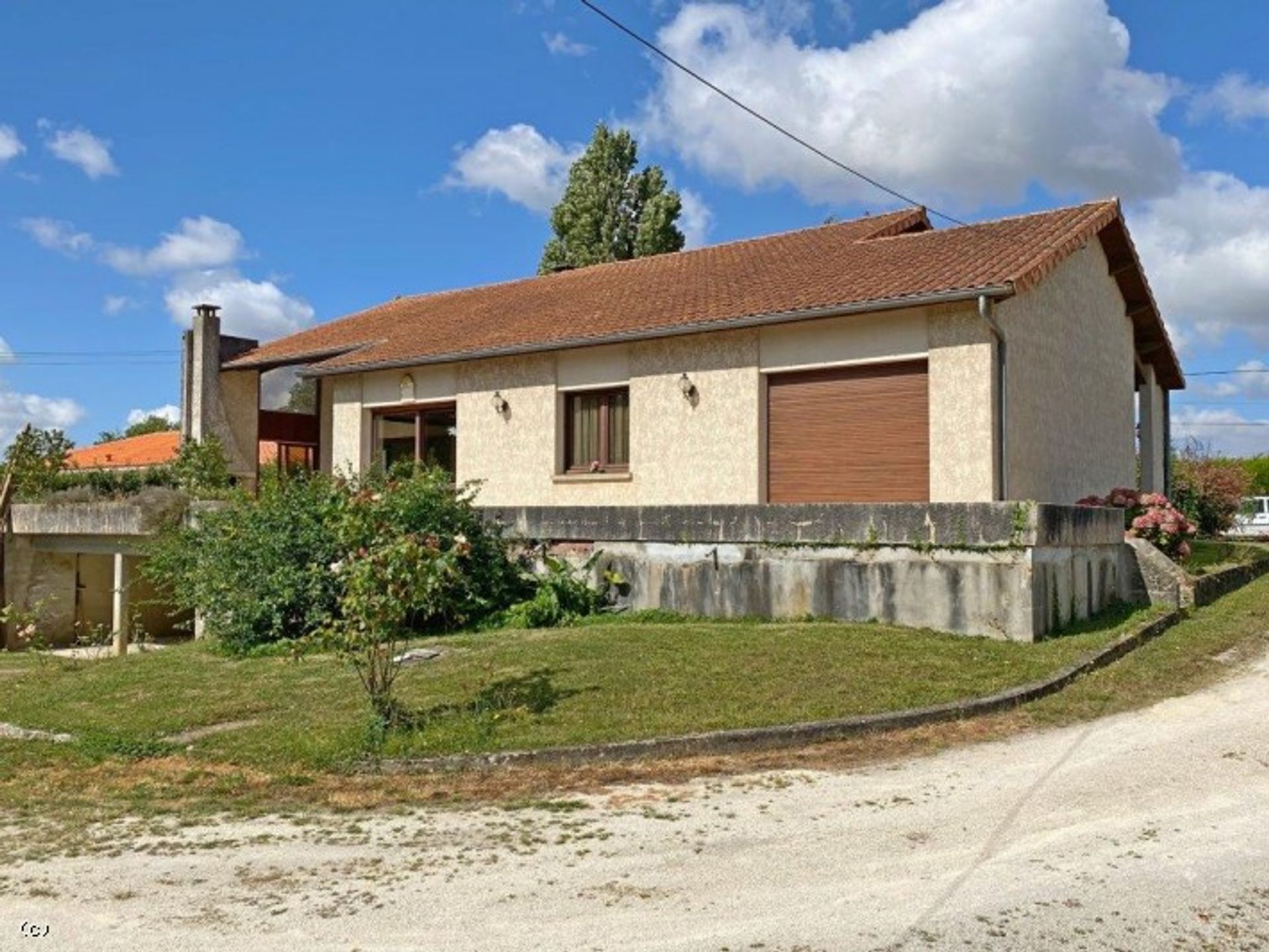 casa en Ruffec, Nouvelle-Aquitaine 10113924