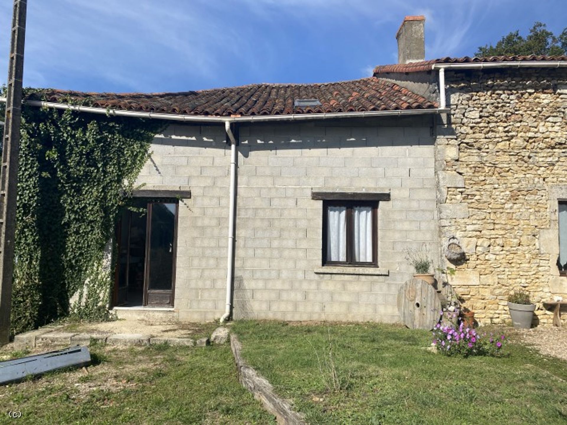 casa no Civray, Nouvelle-Aquitaine 10113925