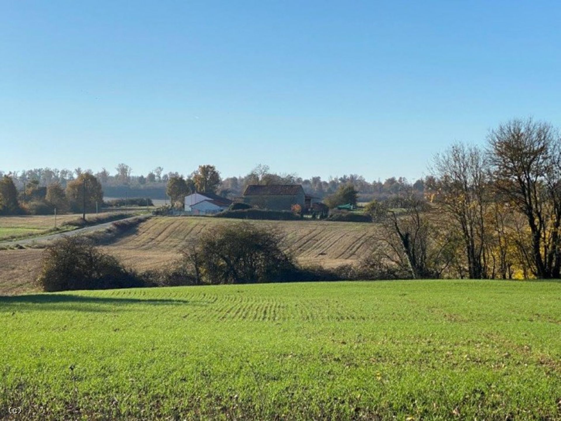 بيت في Nanteuil-en-Vallée, Nouvelle-Aquitaine 10113928