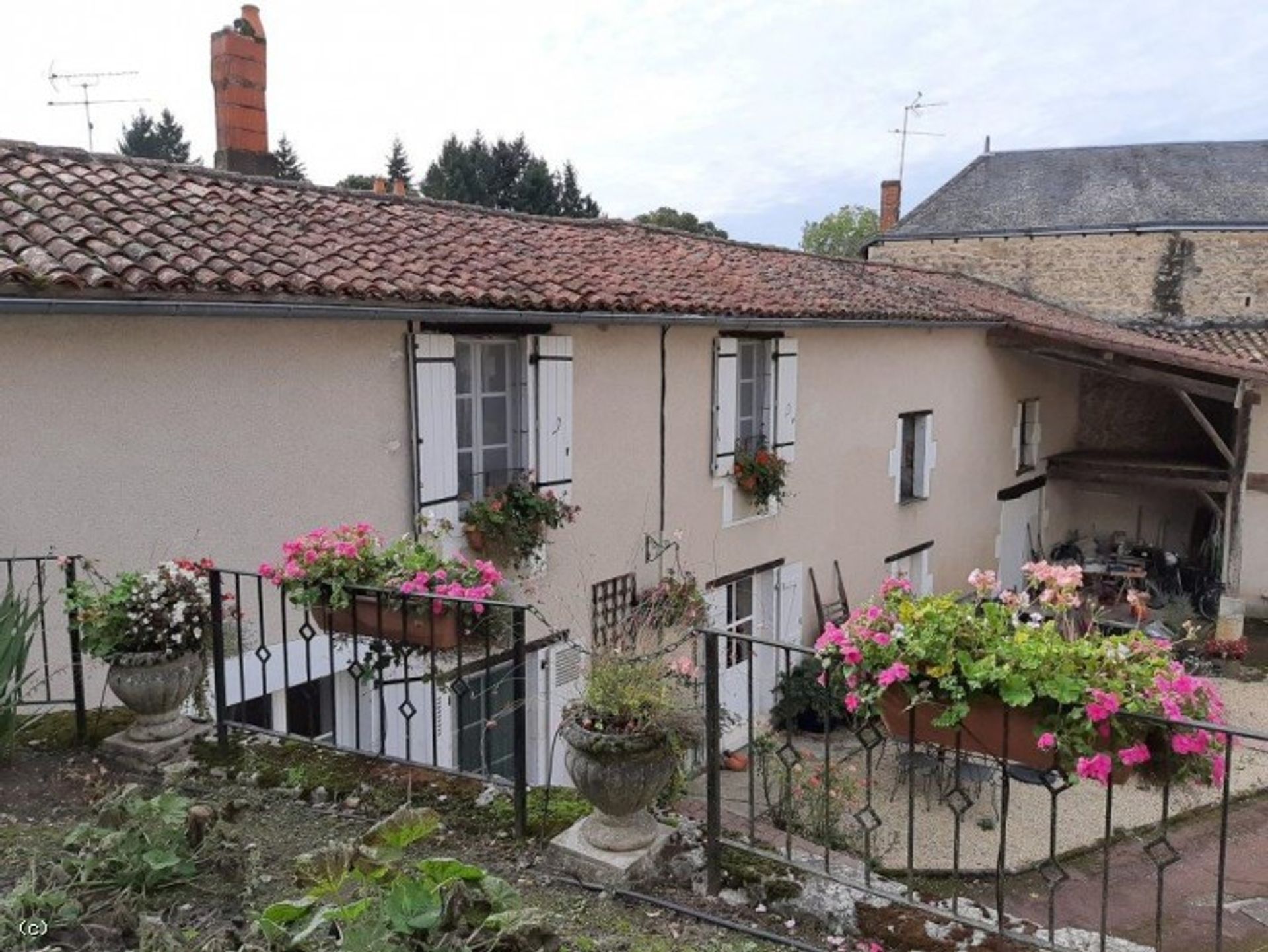 Huis in Charroux, Nouvelle-Aquitaine 10113929