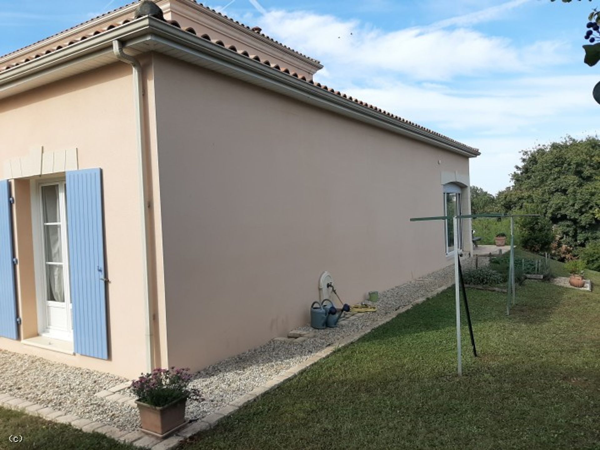 Condominio en Ruffec, Nouvelle-Aquitaine 10113941