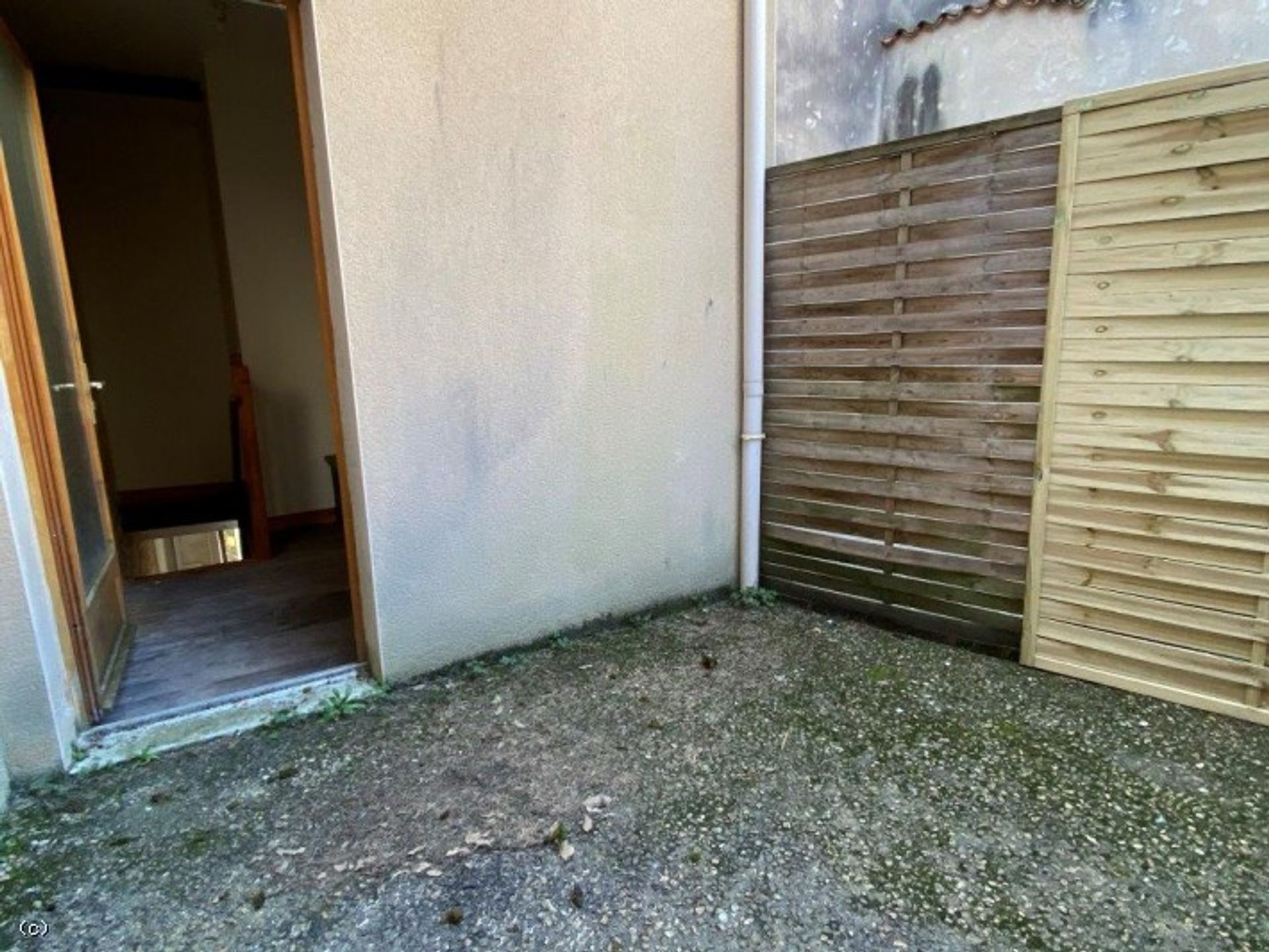 Condominium in Ruffec, Nouvelle-Aquitaine 10113966