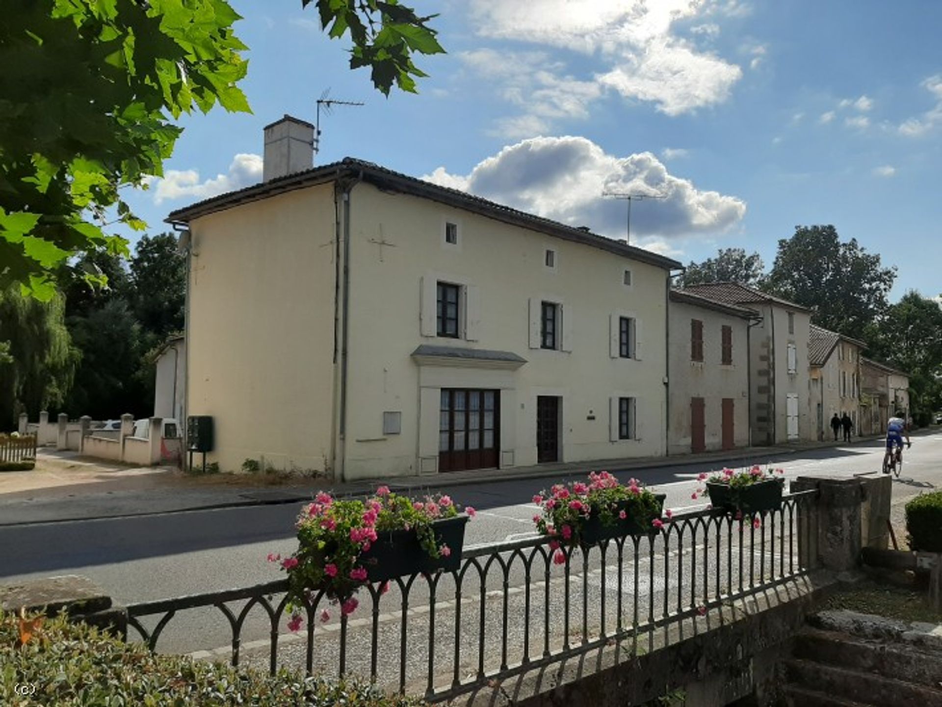 Casa nel Champagne-Mouton, Nouvelle-Aquitaine 10113969