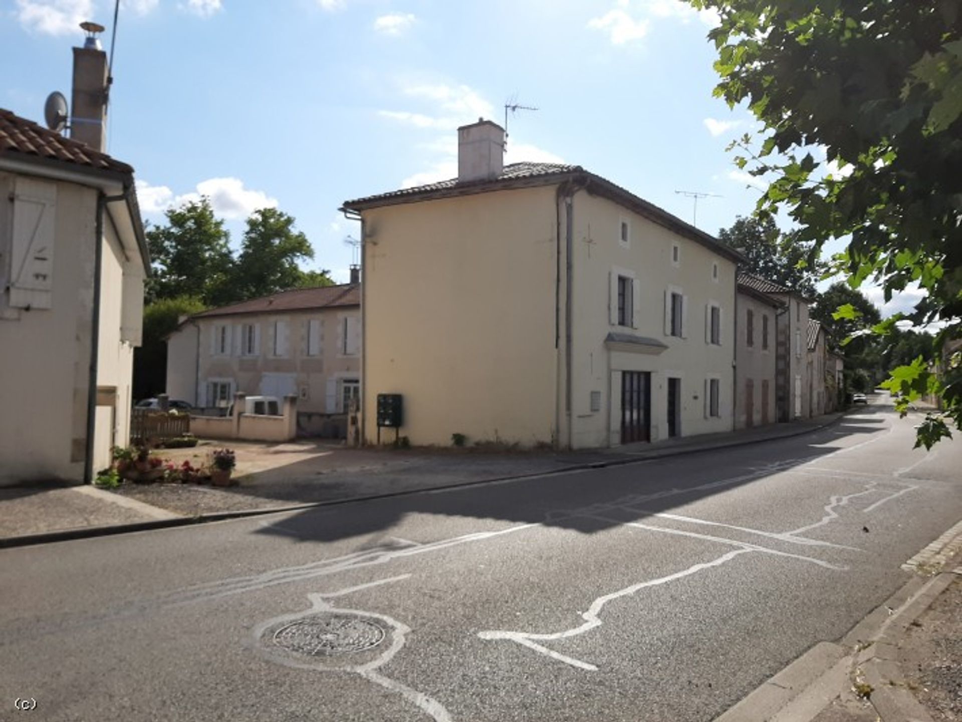 Casa nel Champagne-Mouton, Nouvelle-Aquitaine 10113969