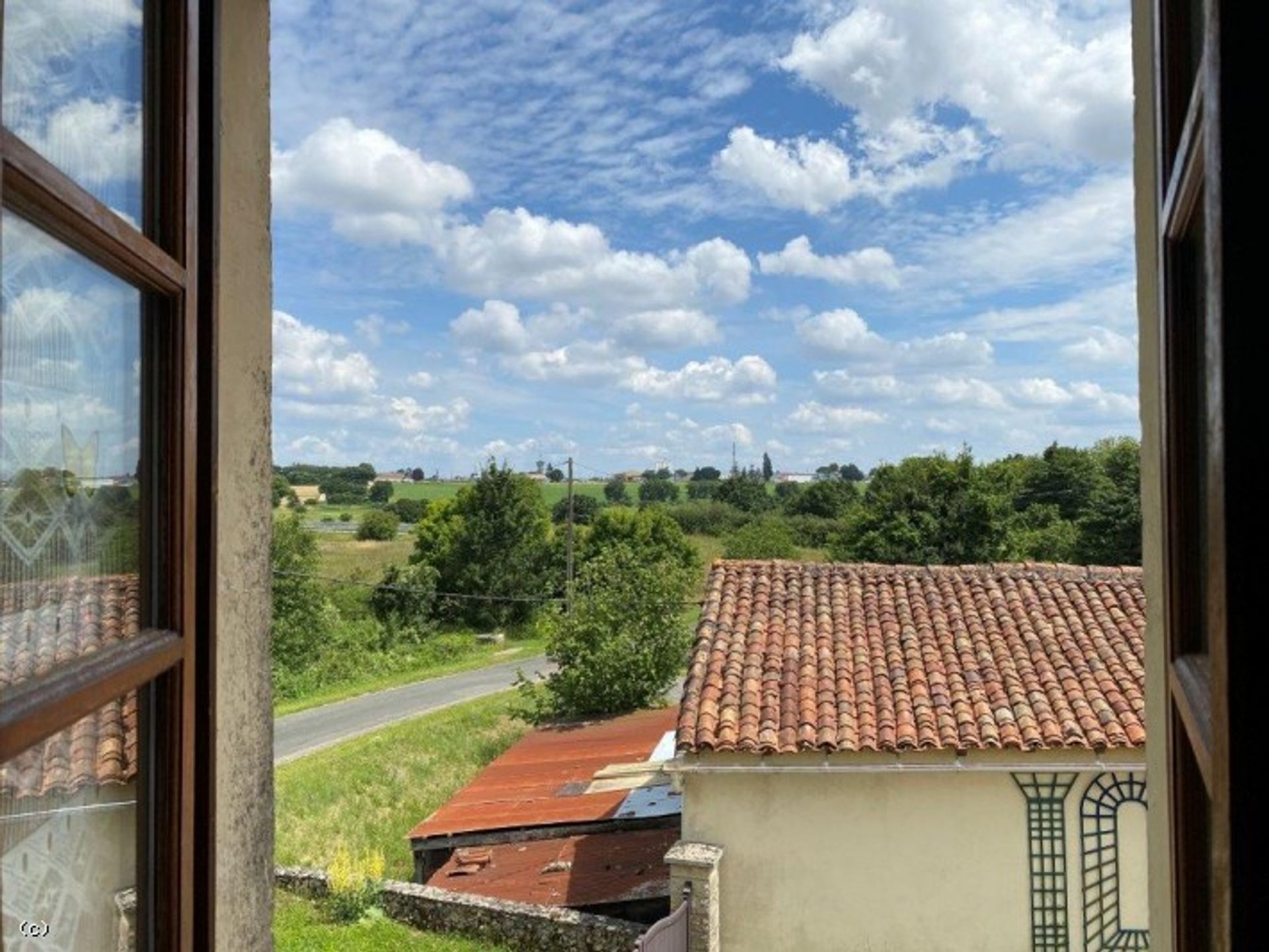 casa en Ruffec, Nouvelle-Aquitaine 10113974