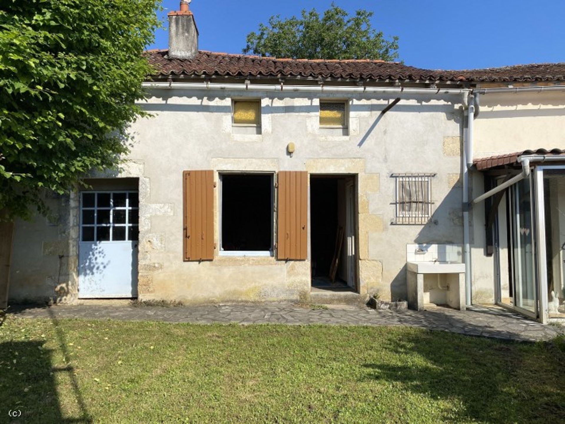 casa no Ruffec, Nouvelle-Aquitaine 10113974