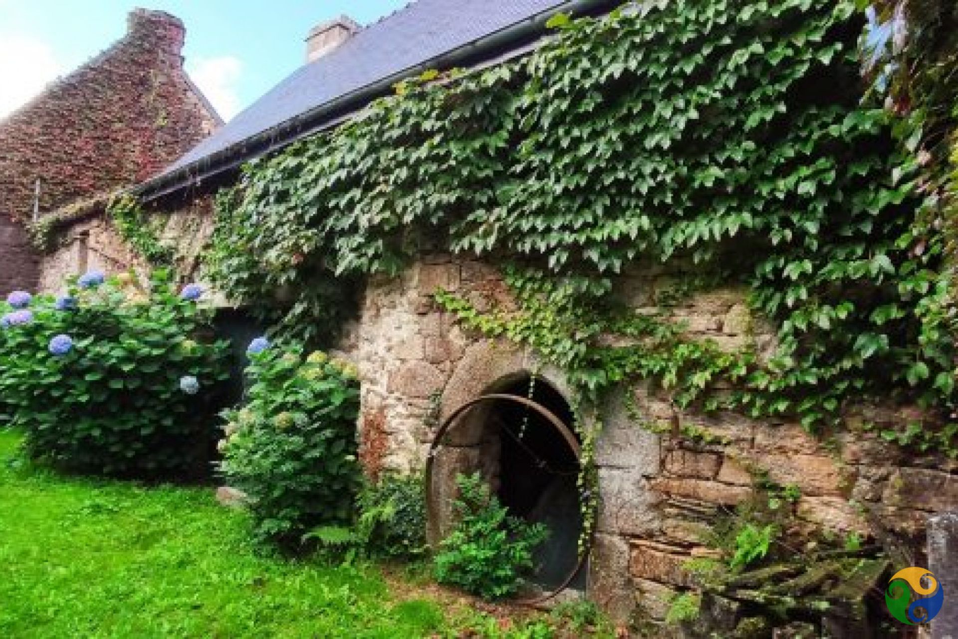 rumah dalam La Feuillée, Brittany 10114538