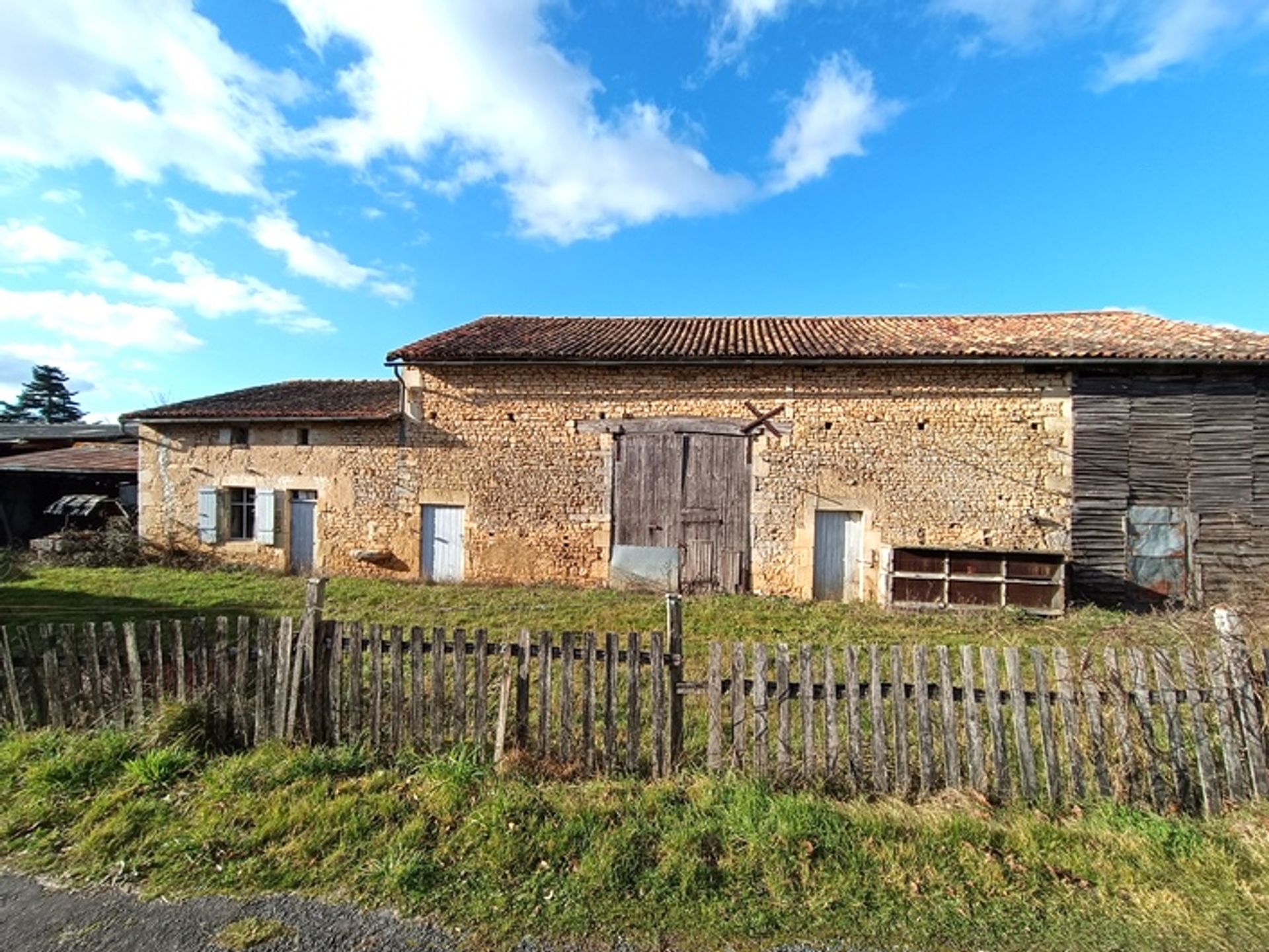 Tanah di Saint-Martin-du-Clocher, Nouvelle-Aquitaine 10116125