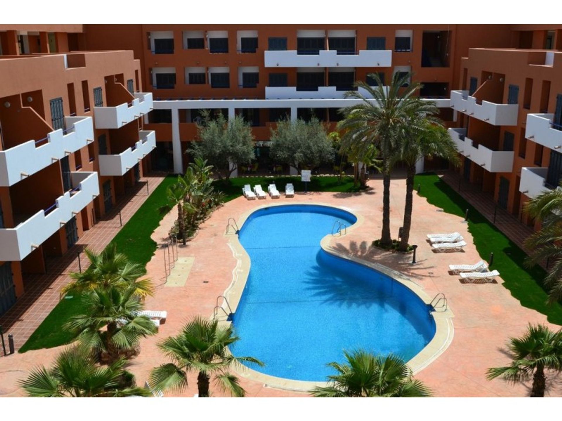 Condominium in Los Amarguillos, Andalusia 10116180