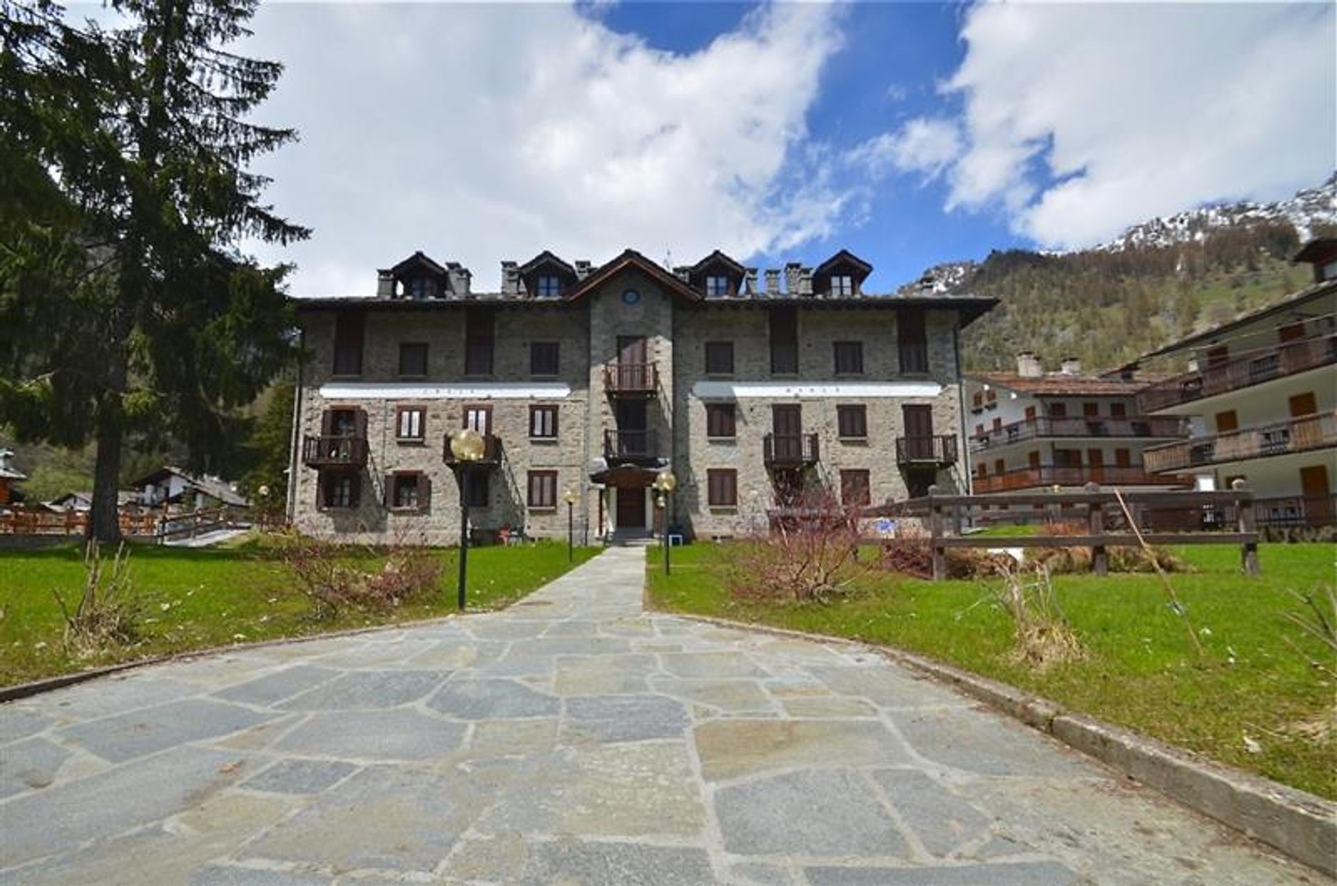 Condominio nel Gressoney-la-Trinite, Valle d'Aosta 10116213