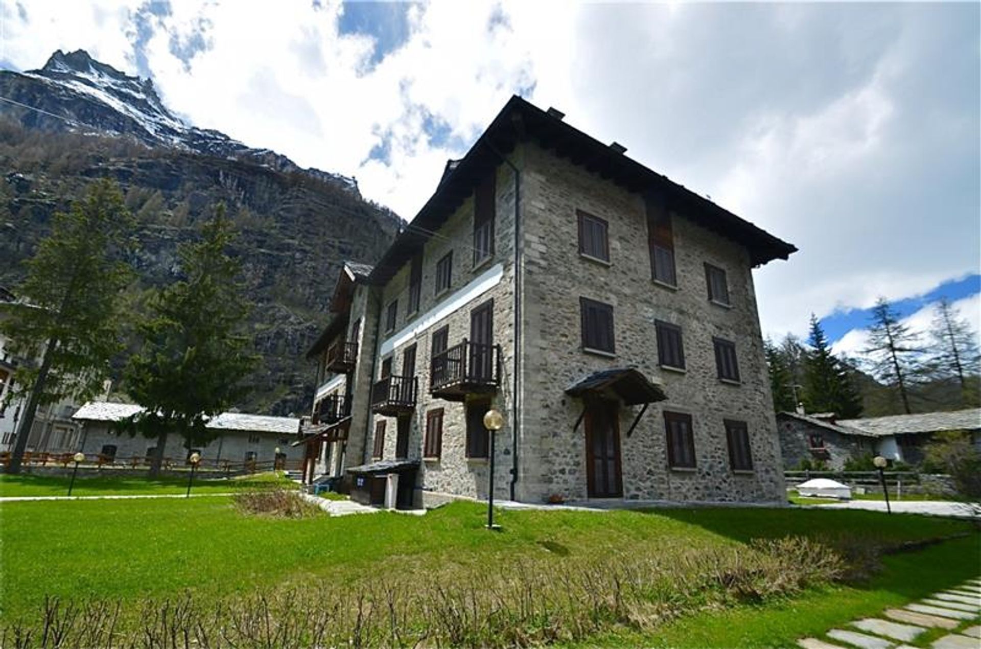 Condominio nel Gressoney-la-Trinite, Valle d'Aosta 10116213