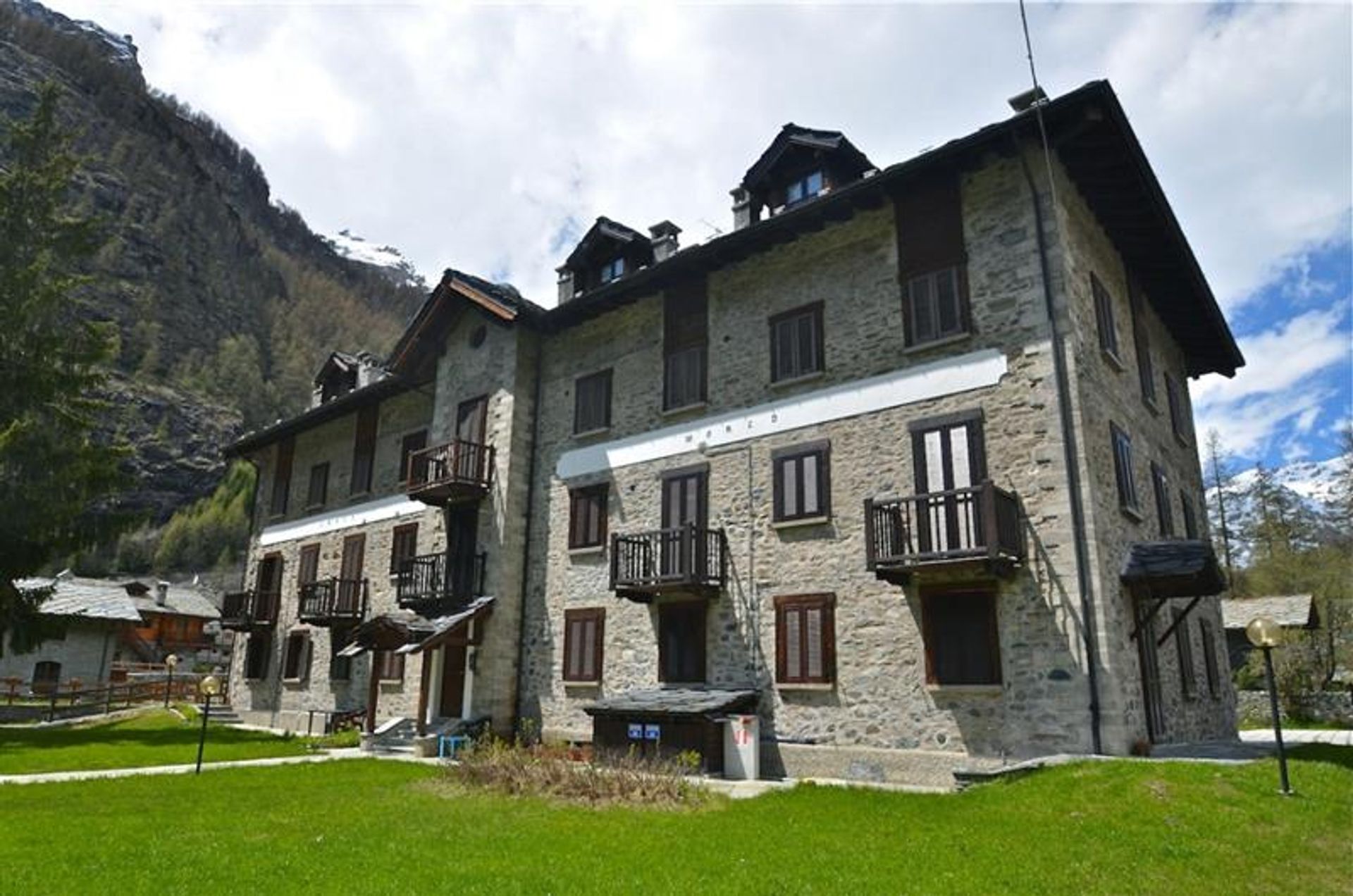 Condominio nel Gressoney-la-Trinite, Valle d'Aosta 10116213