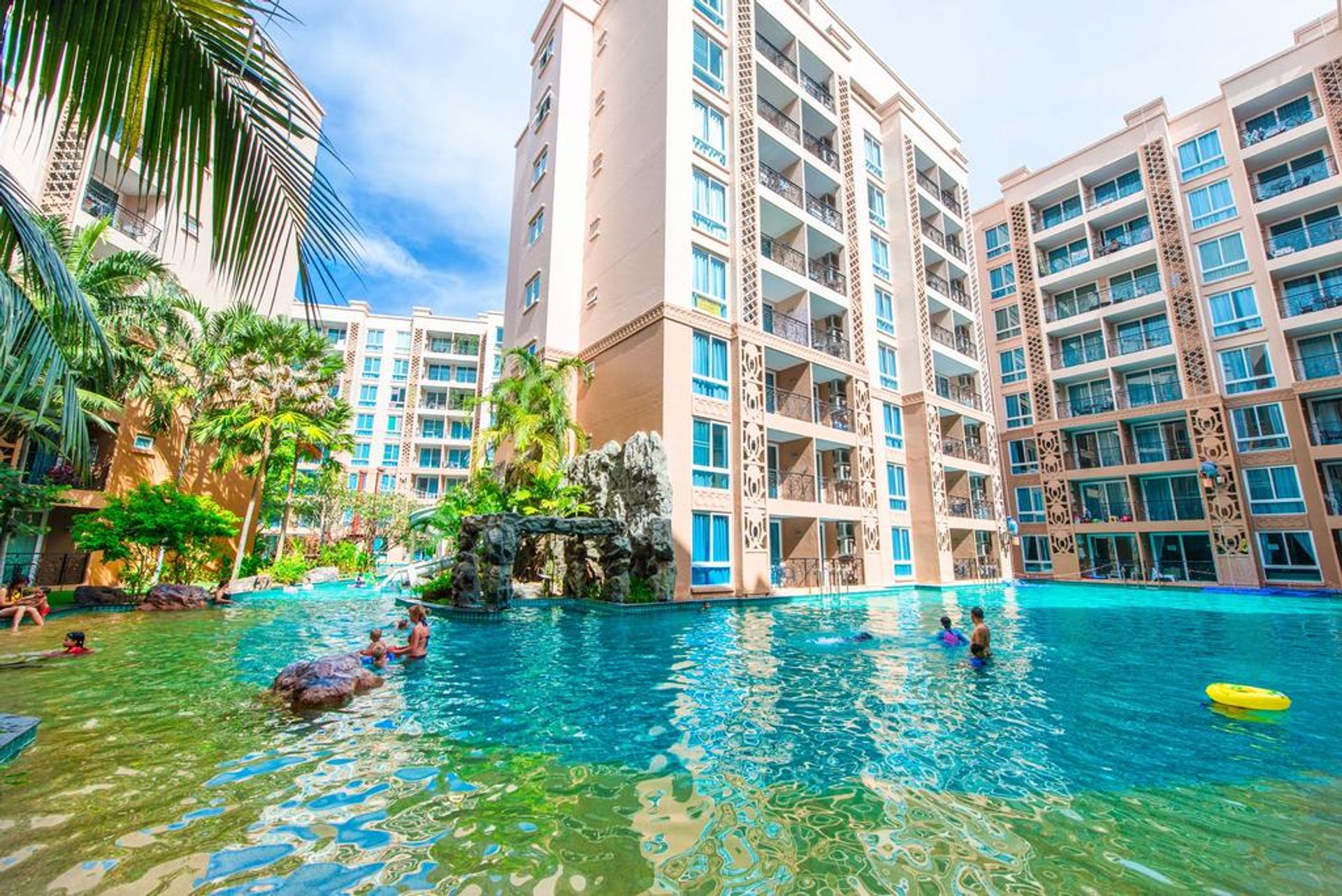 Condominio nel Divieto Phatthaya Tai, Chon Buri 10116397