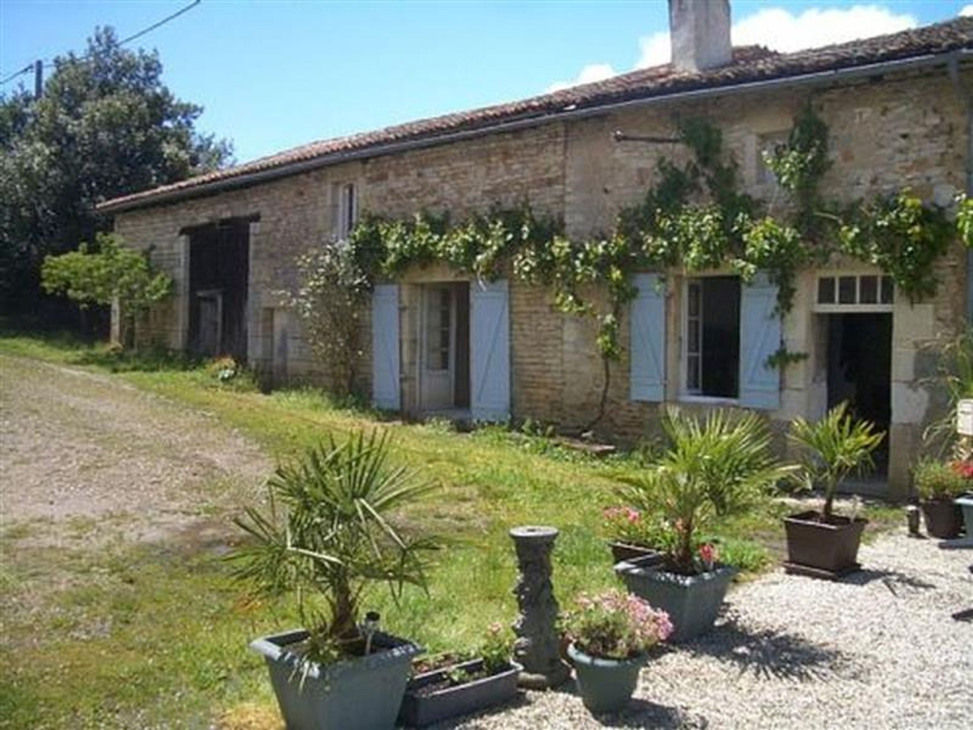 Rumah di Sampanye-Mouton, Nouvelle-Aquitaine 10116714