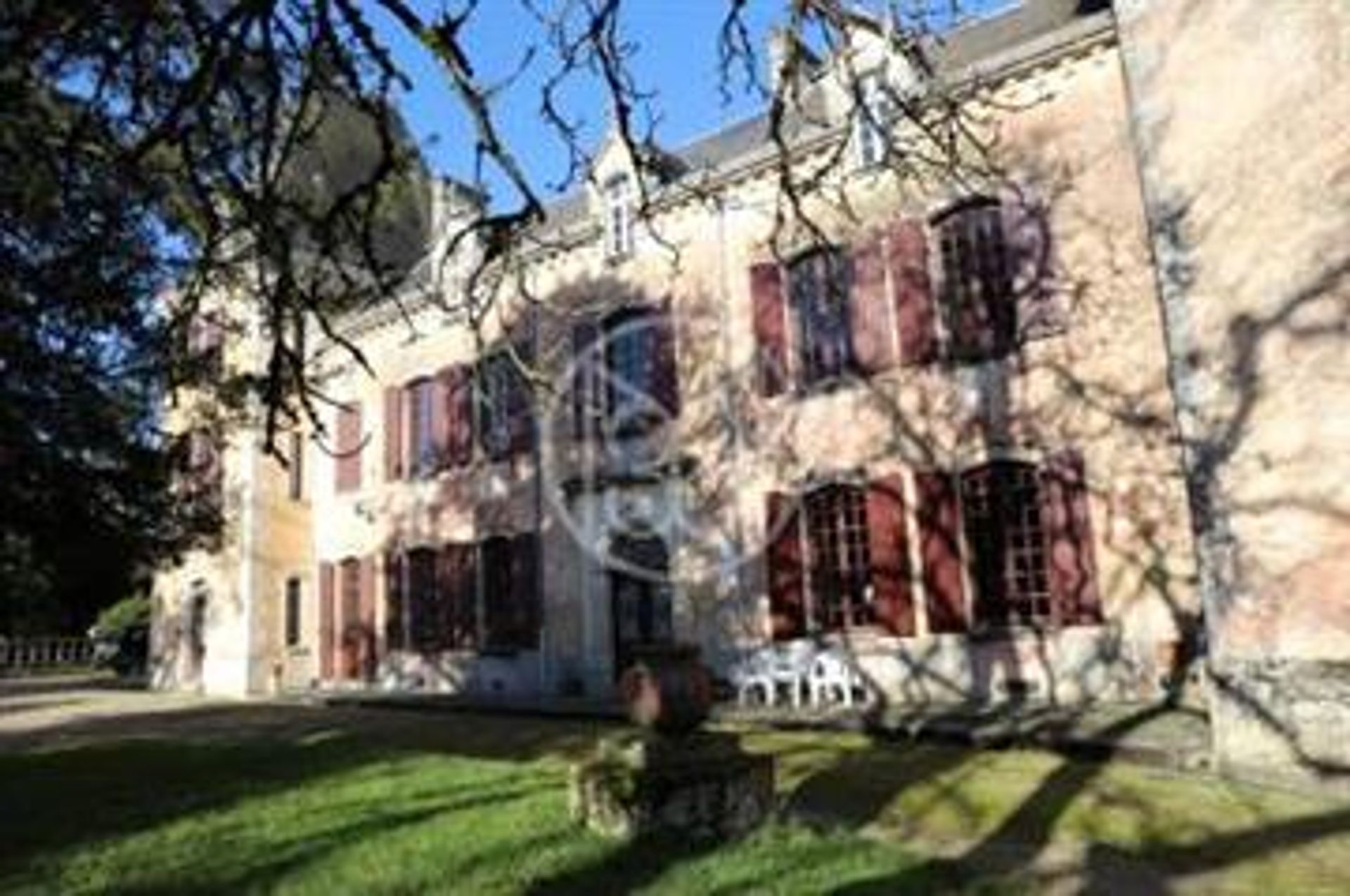 Hus i Saint-Jean-d'Angely, Nouvelle-Aquitaine 10118107