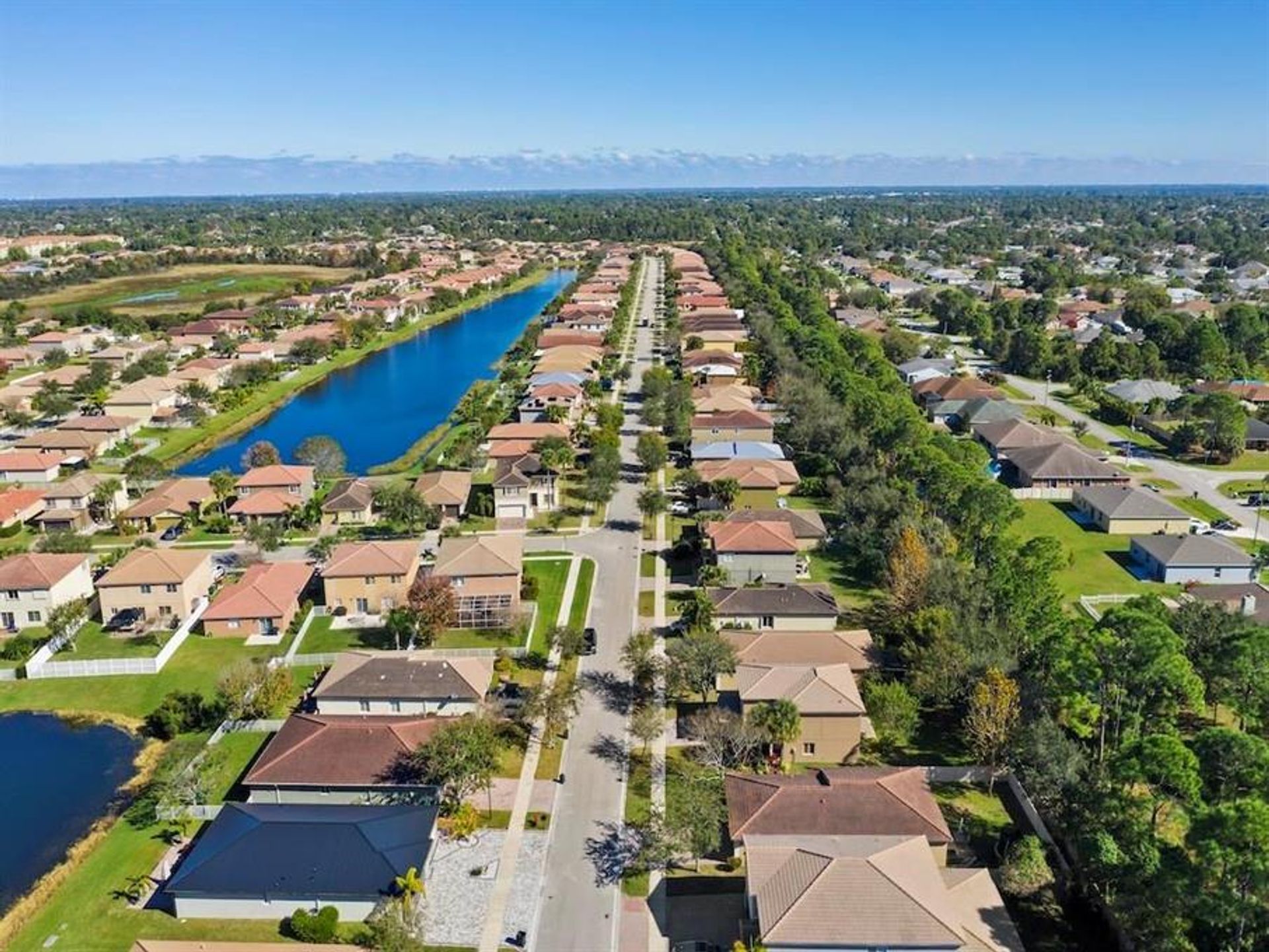 жилой дом в Port St. Lucie, Florida 10119415