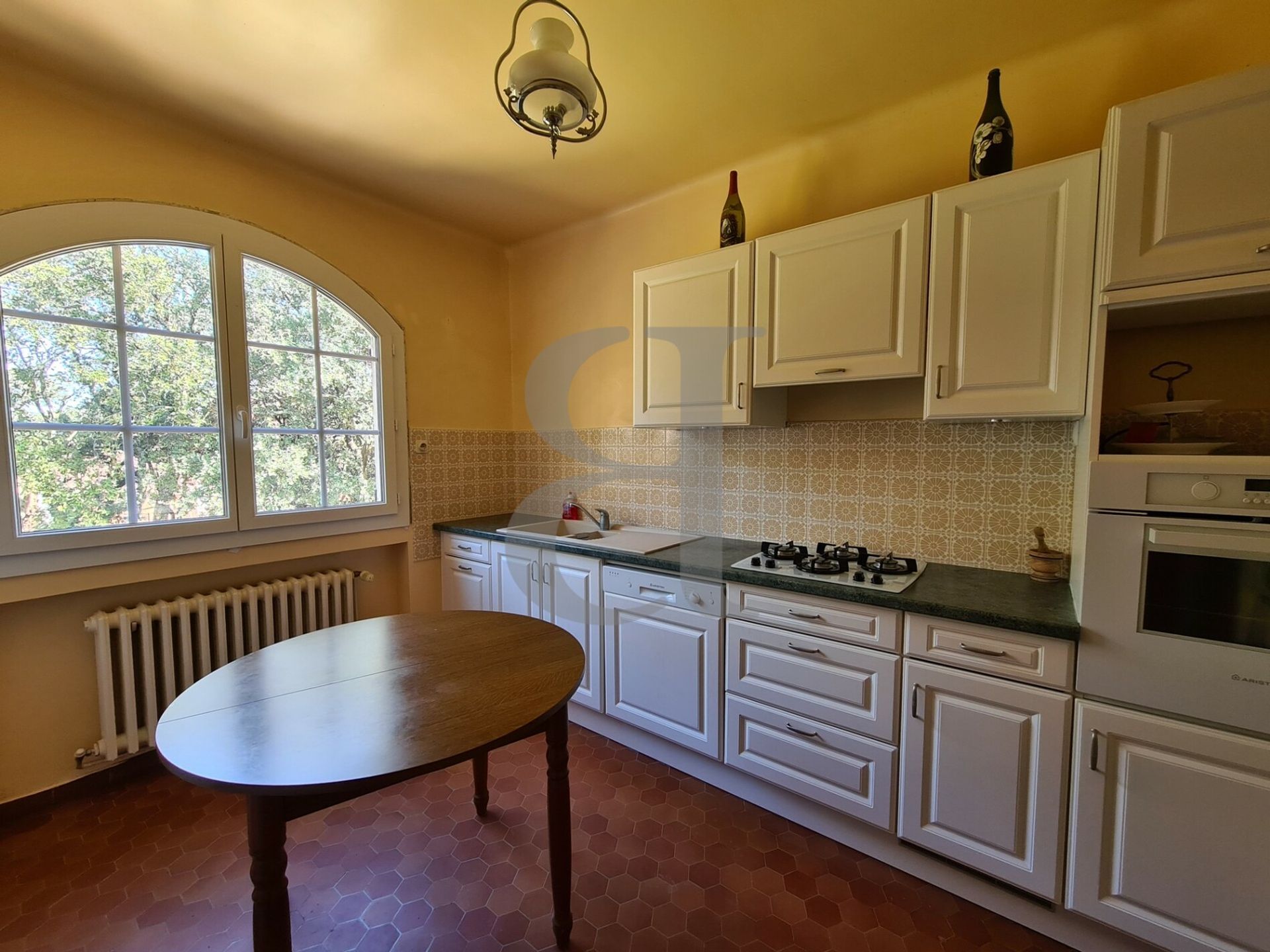 Huis in Sainte-Cécile-les-Vignes, Provence-Alpes-Côte d'Azur 10120500