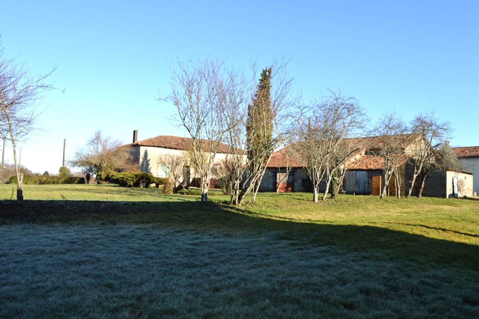 Huis in Nanteuil-en-Vallée, Nouvelle-Aquitaine 10120627